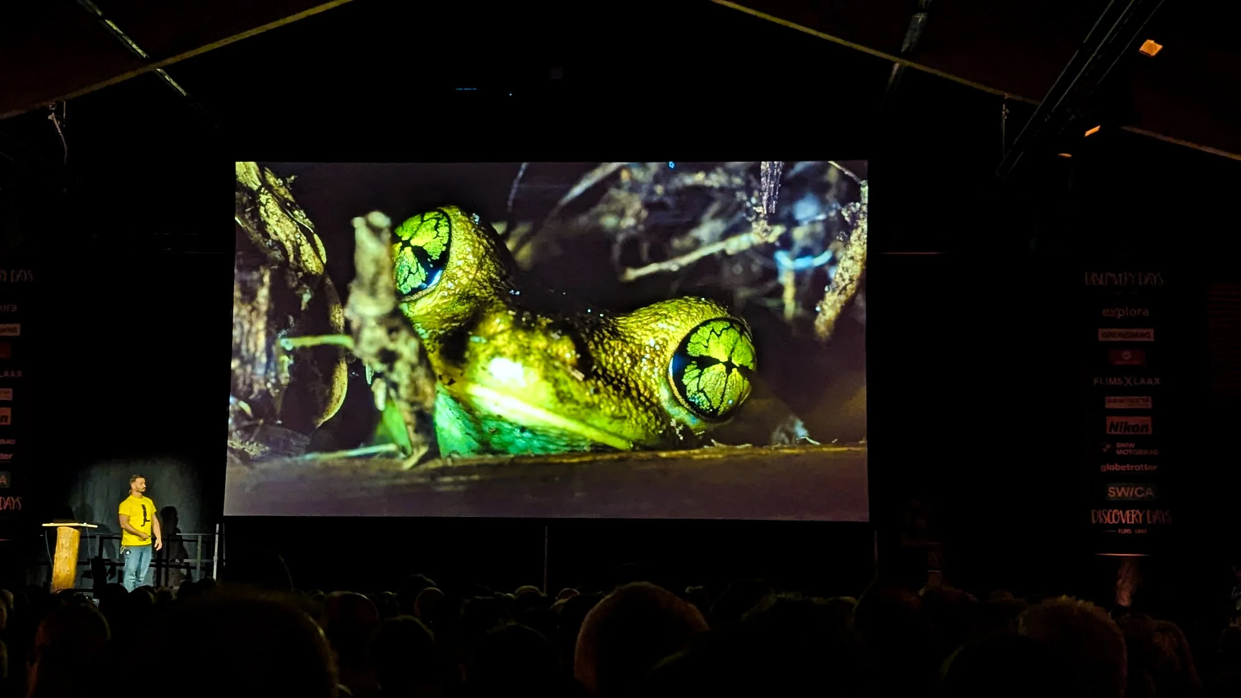 Basil Minder hält seinen Vortrag «Gringo – Aus der Froschperspektive» an den Discovery Days 2026 in Flims Laax