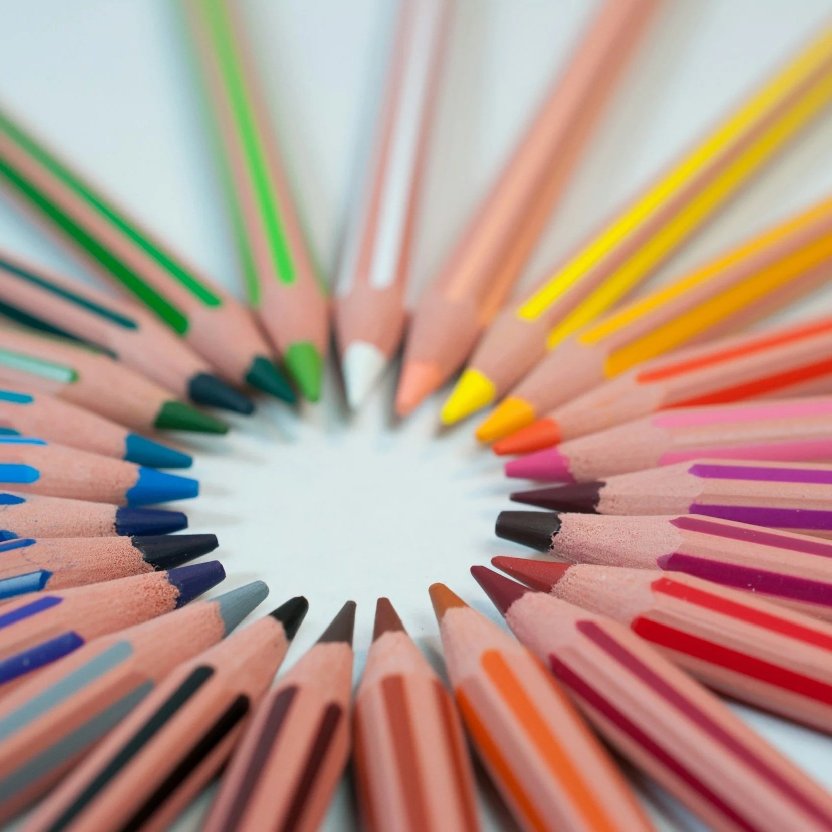 Colored pencils laying in a circle.