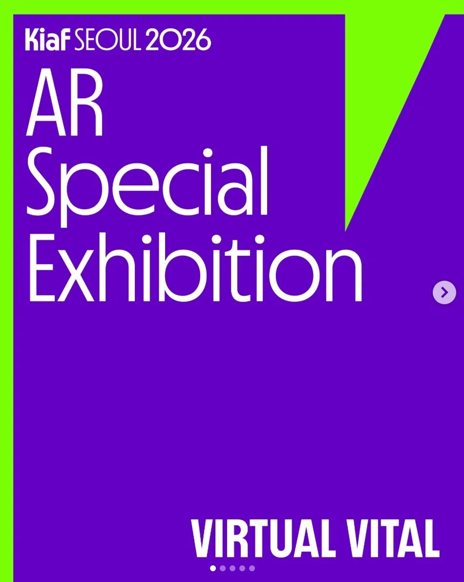 The experience begins with a scan.
Visitors discover markers placed throughout the exhibition, scan them with their smartphones, and unlock hidden AR artworks within the physical space.

A new digital layer transforms the familiar exhibition environm