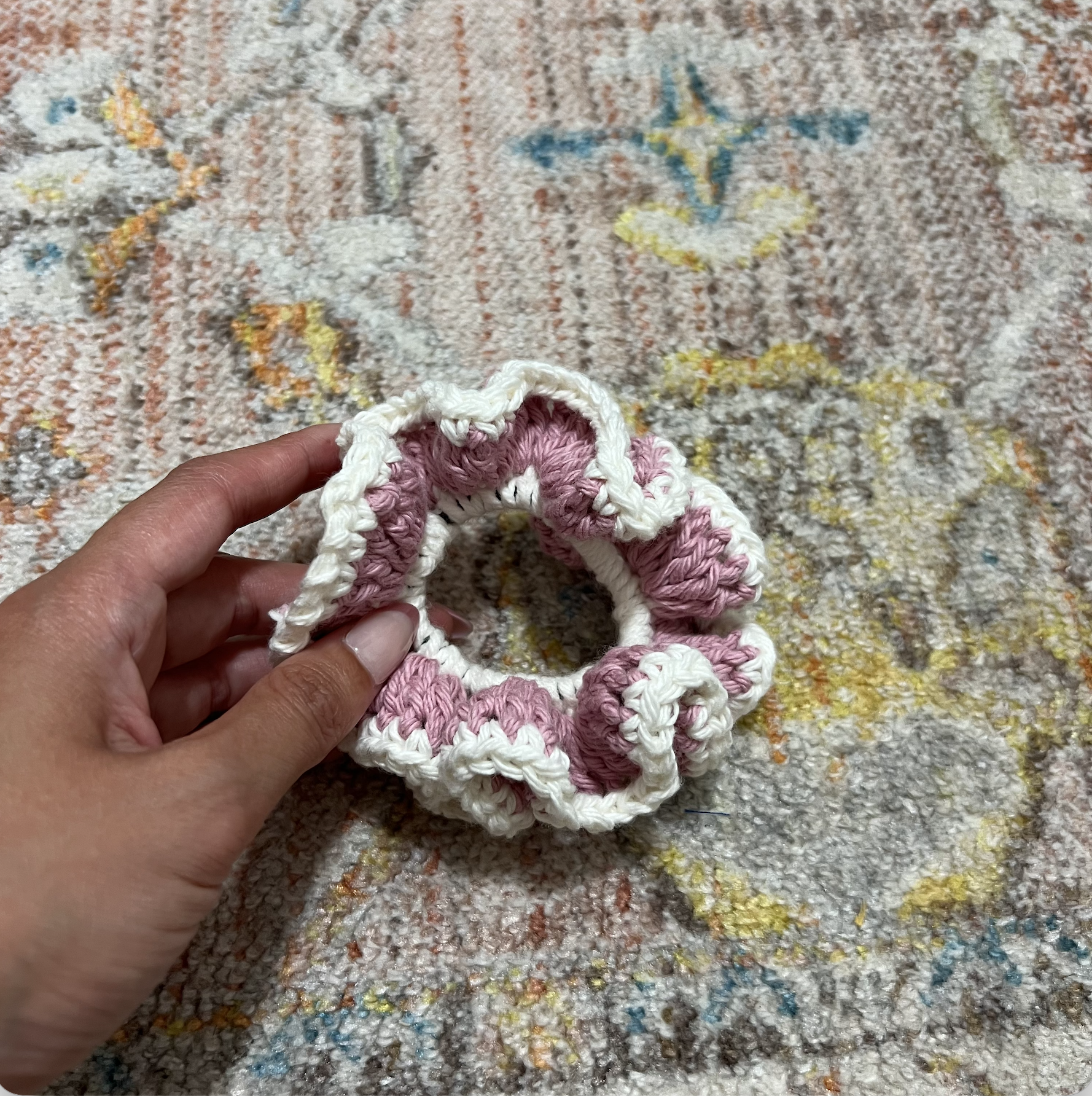 Scrunchie - pink and white
