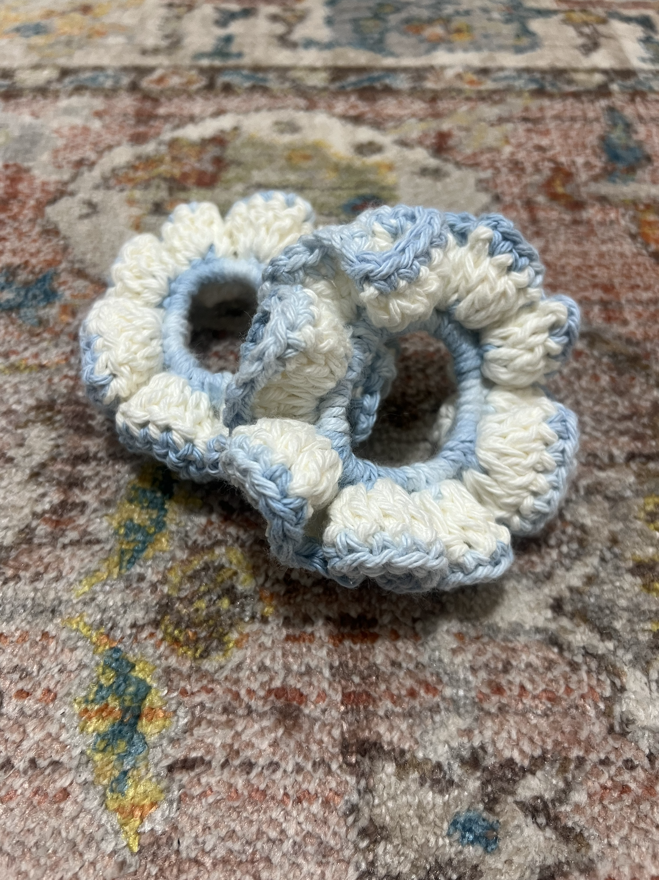 Scrunchie - white & blue