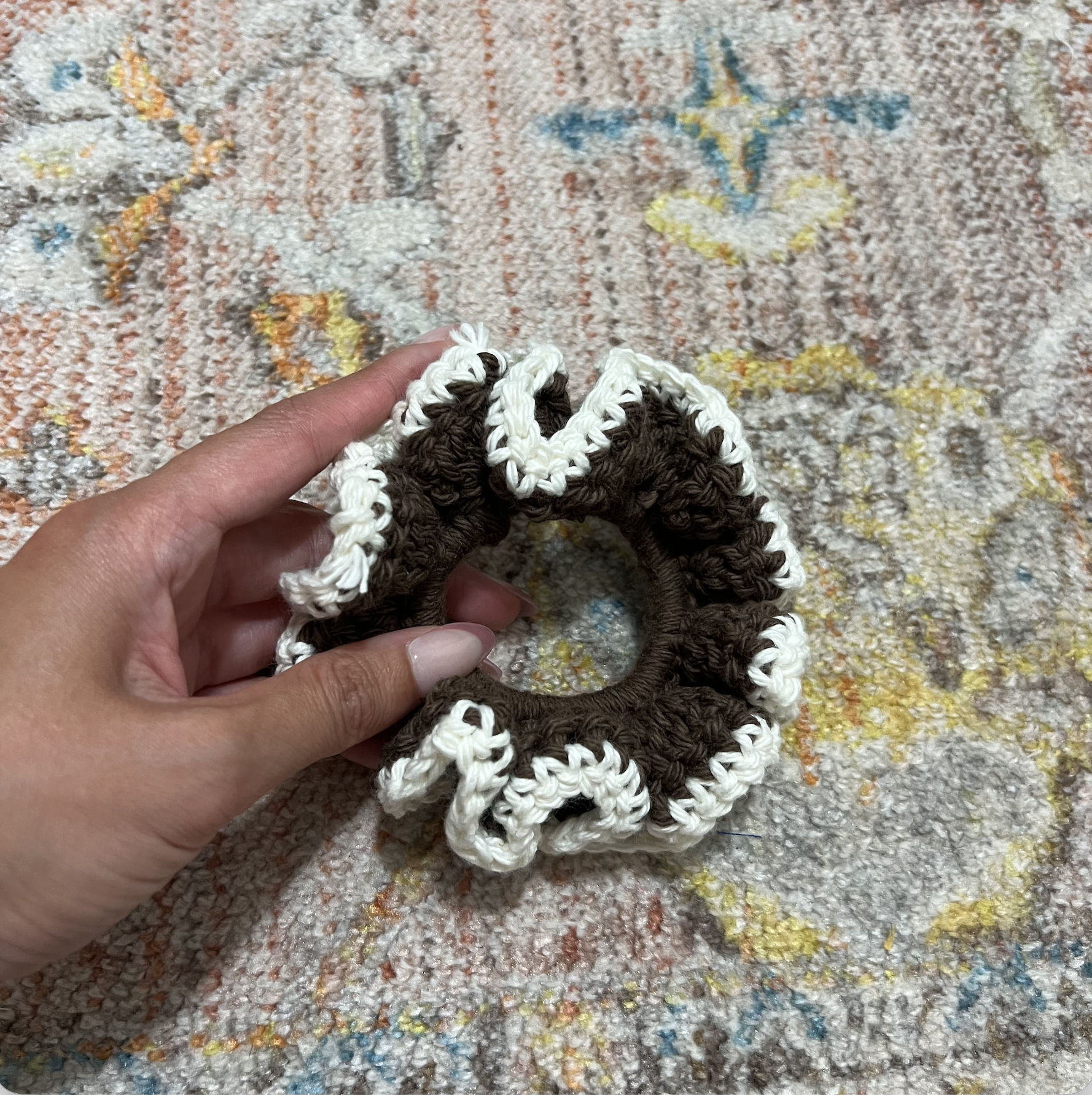 Scrunchie - brown and white