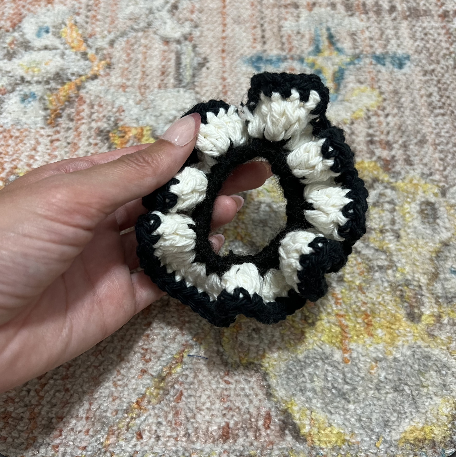 Scrunchie - white and black