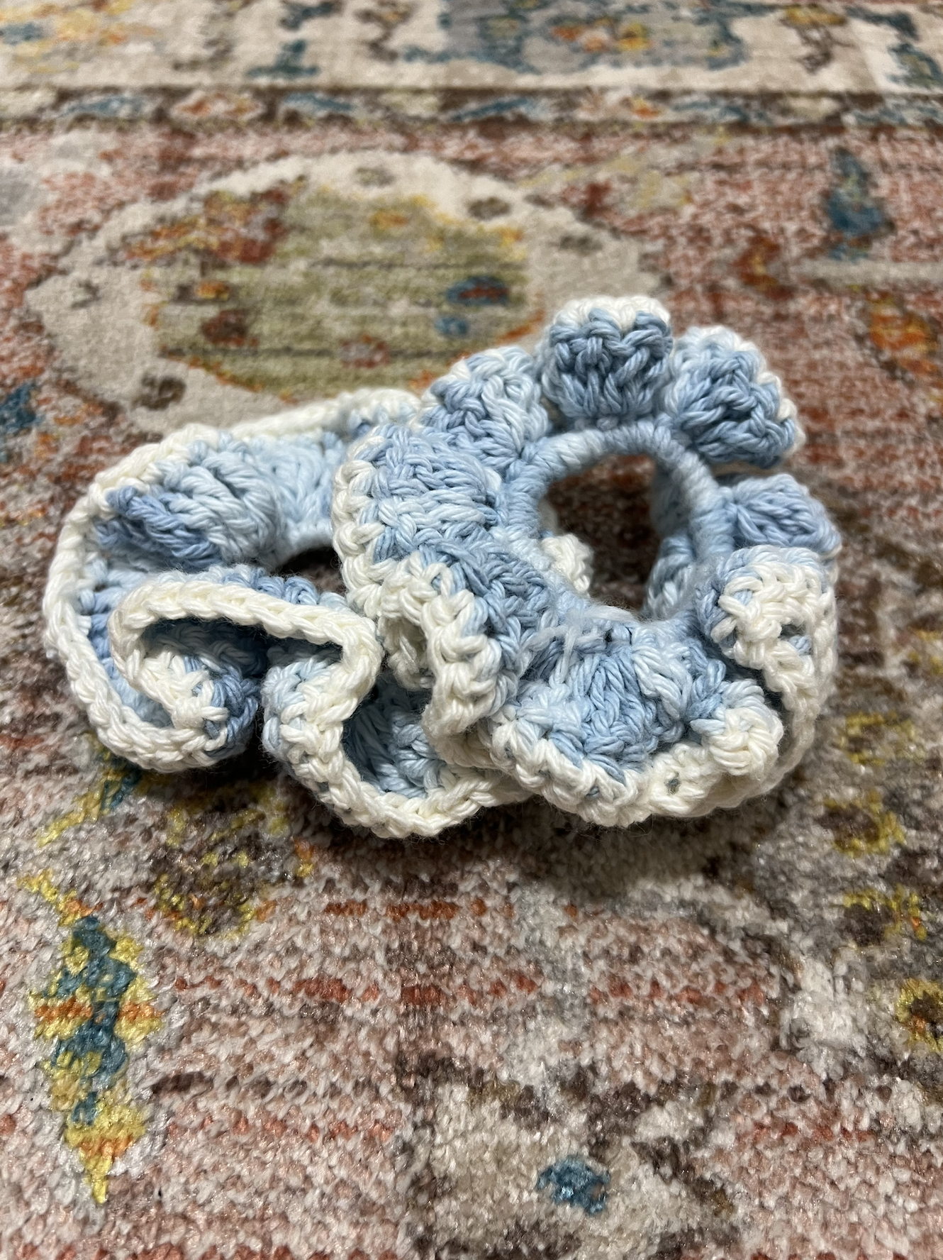 Scrunchie - blue & white