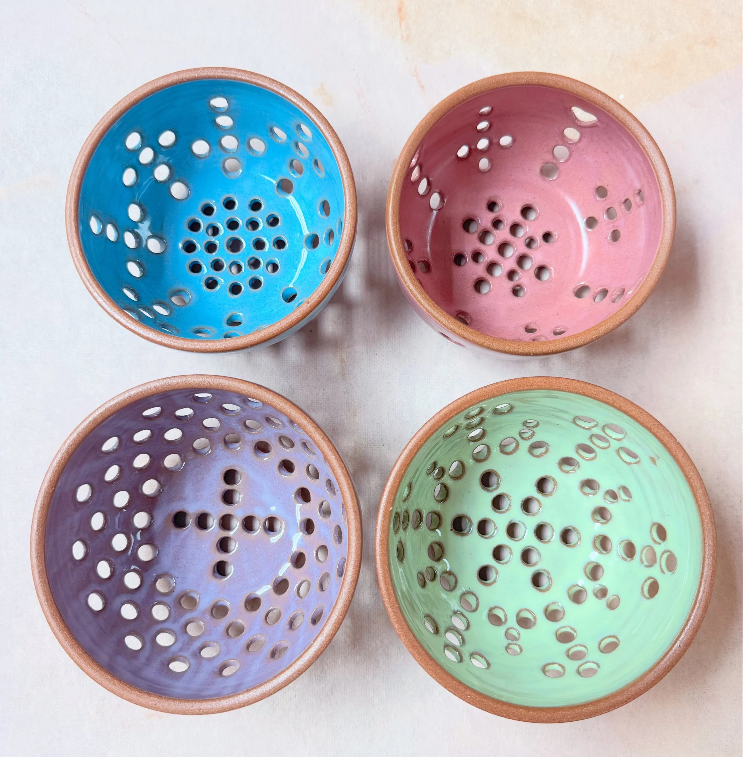 Berry Bowls ~ fresh out of the kiln! 🤩 I&rsquo;m loving these colors, and this new clay!

🩵🩷💚💜

#berrybowl #gigharborliving #pnwliving #handmadebowls #summerlovin