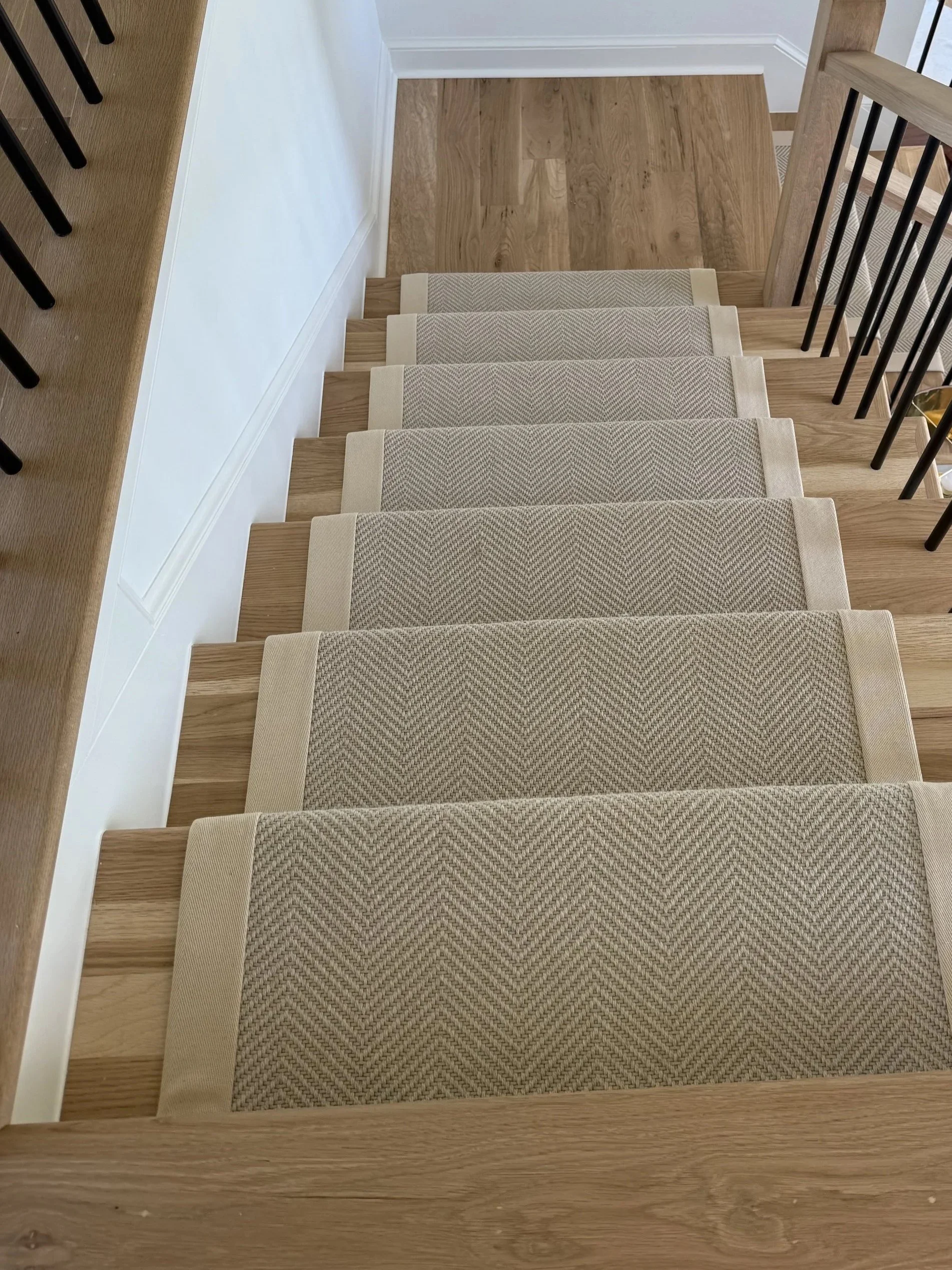 STAIR ACCENT | HARDWOOD STAIRCASE