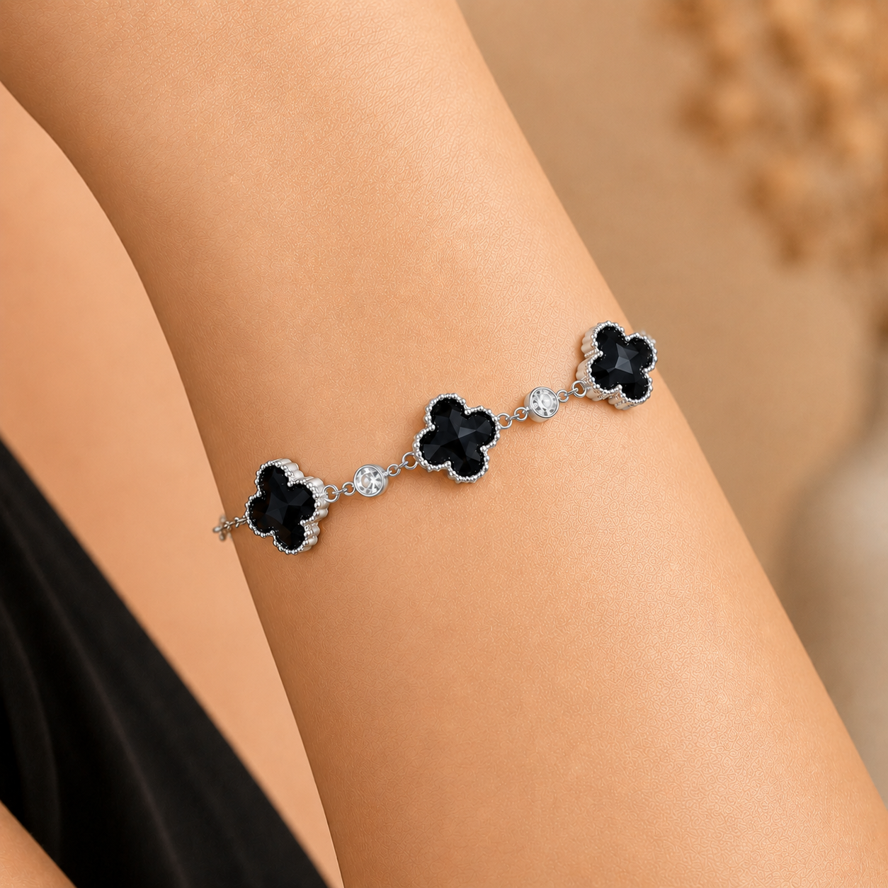Onyx_Clover_Arm.png