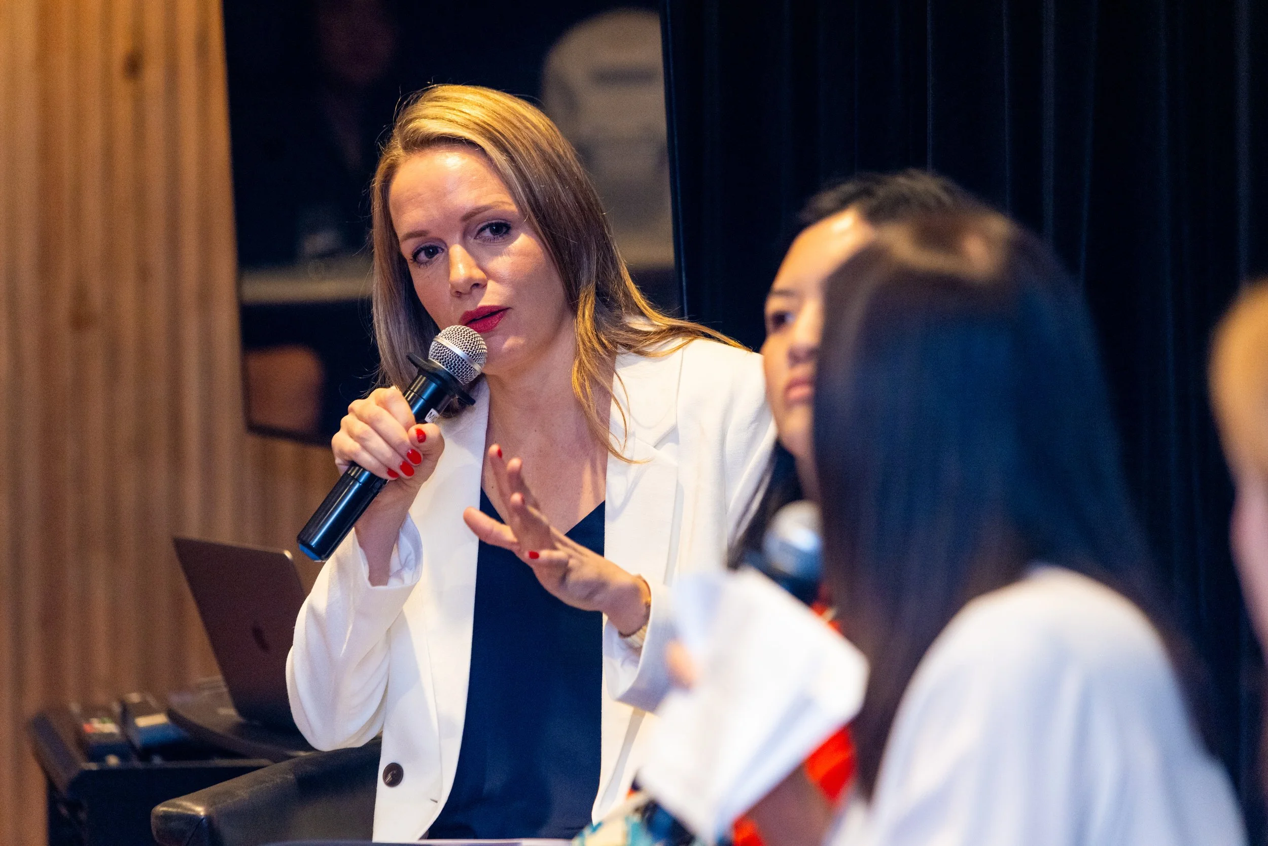 Lynda Williams Keynote Speaker, Women's Network Speaker, Coaching, Group Coaching for Women