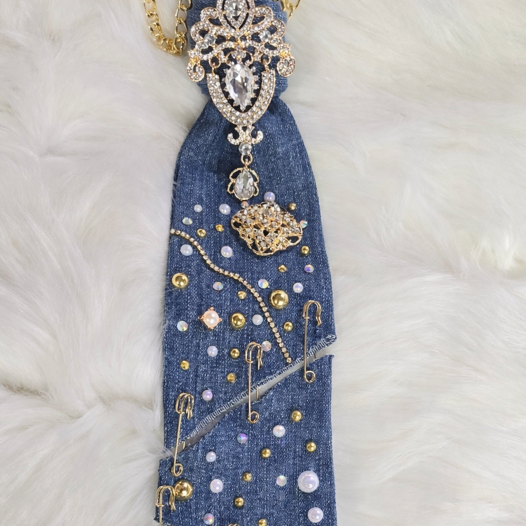 Elegant+denim+tie+with+vintage+accents.png