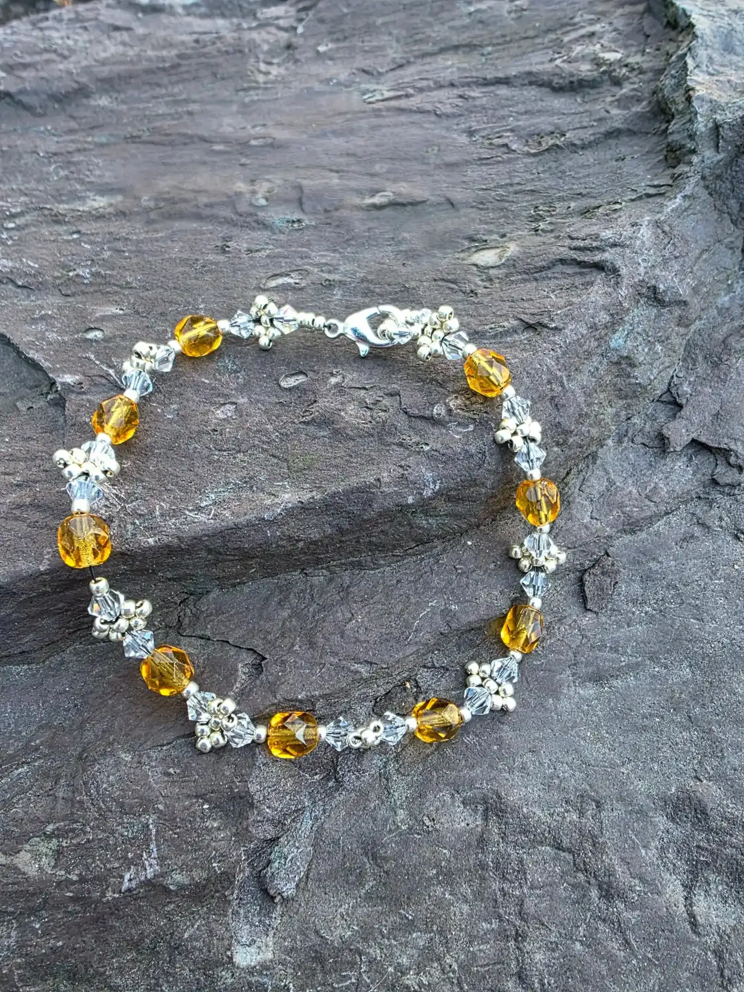amber-bracelet-stone.webp