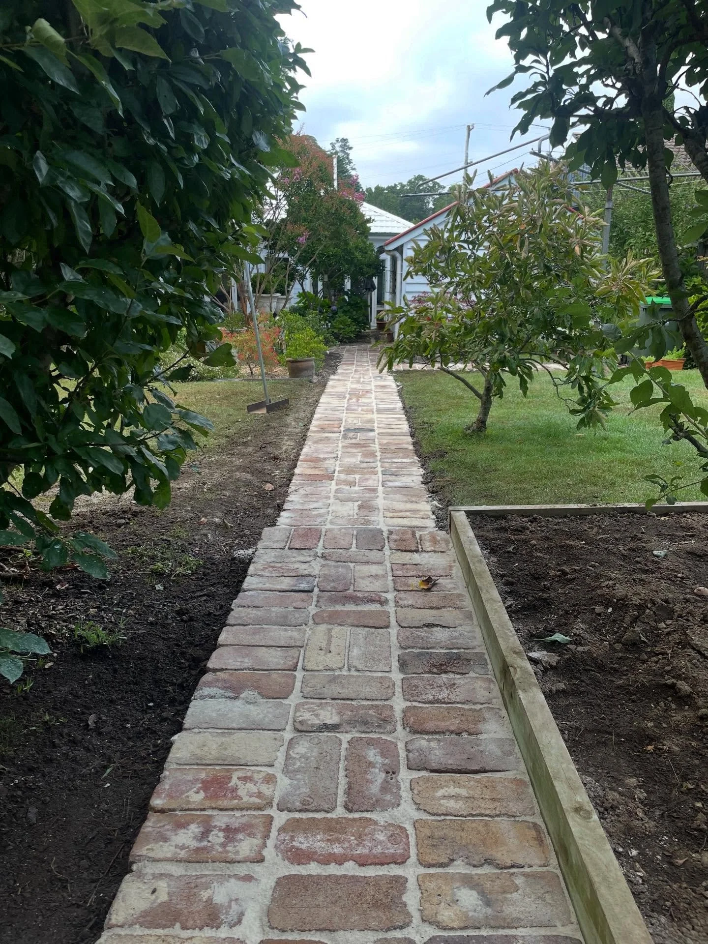 Recycled brick paving completed last week in Bundanoon.
.
.
.
.
.

#landscaper #gardener #cottage #paving