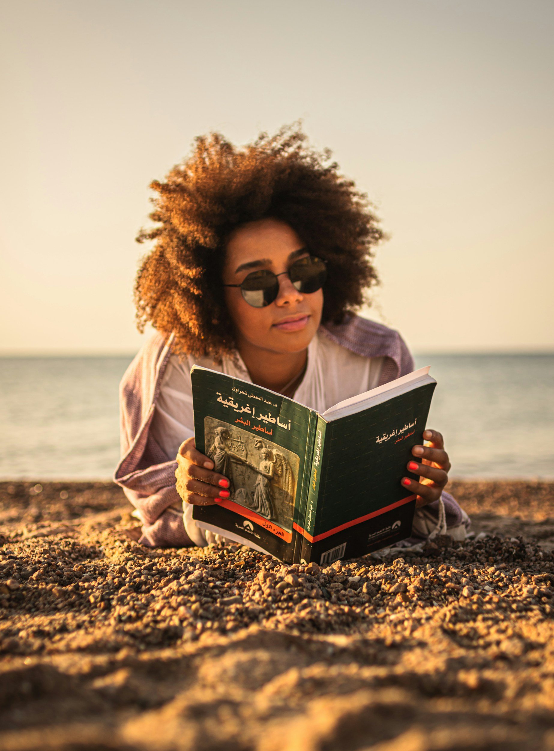 woman learning the fertility awareness method online