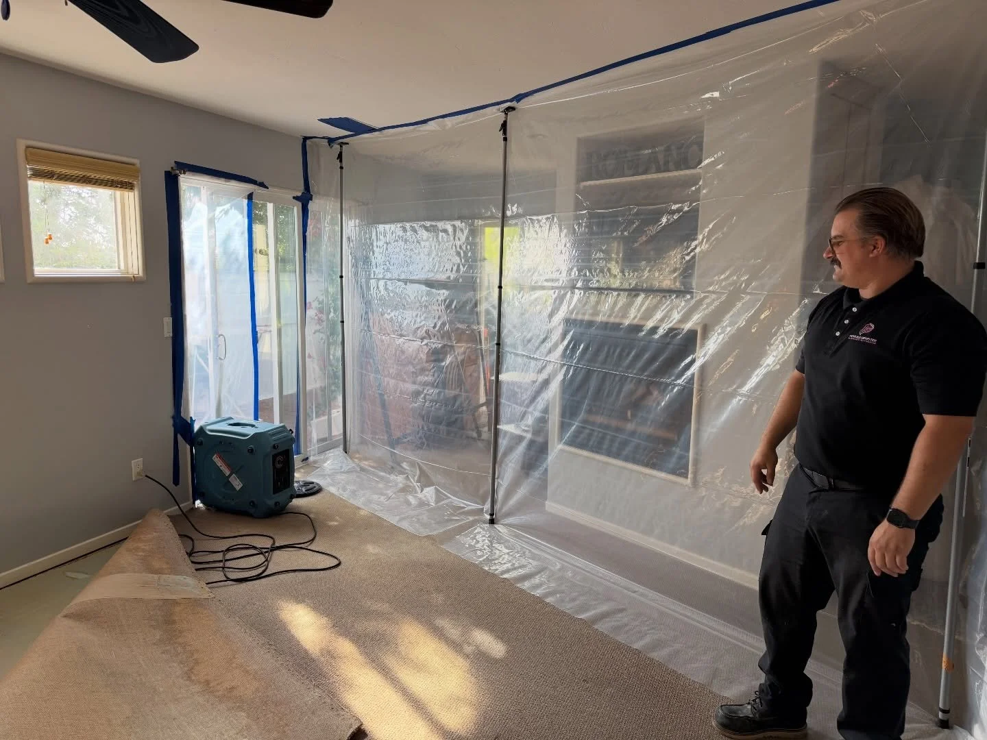 Client had water pooling on the outside of the house causing the water to soak all the way through to the carpet!  Mold remediation job,

Contaminants removed ✅ 
Chamber Stabilizing ✅ 
Dehumidifier/Air Mover/Neg Air ✅ 
Anti Microbial Bath ✅ 

Applied