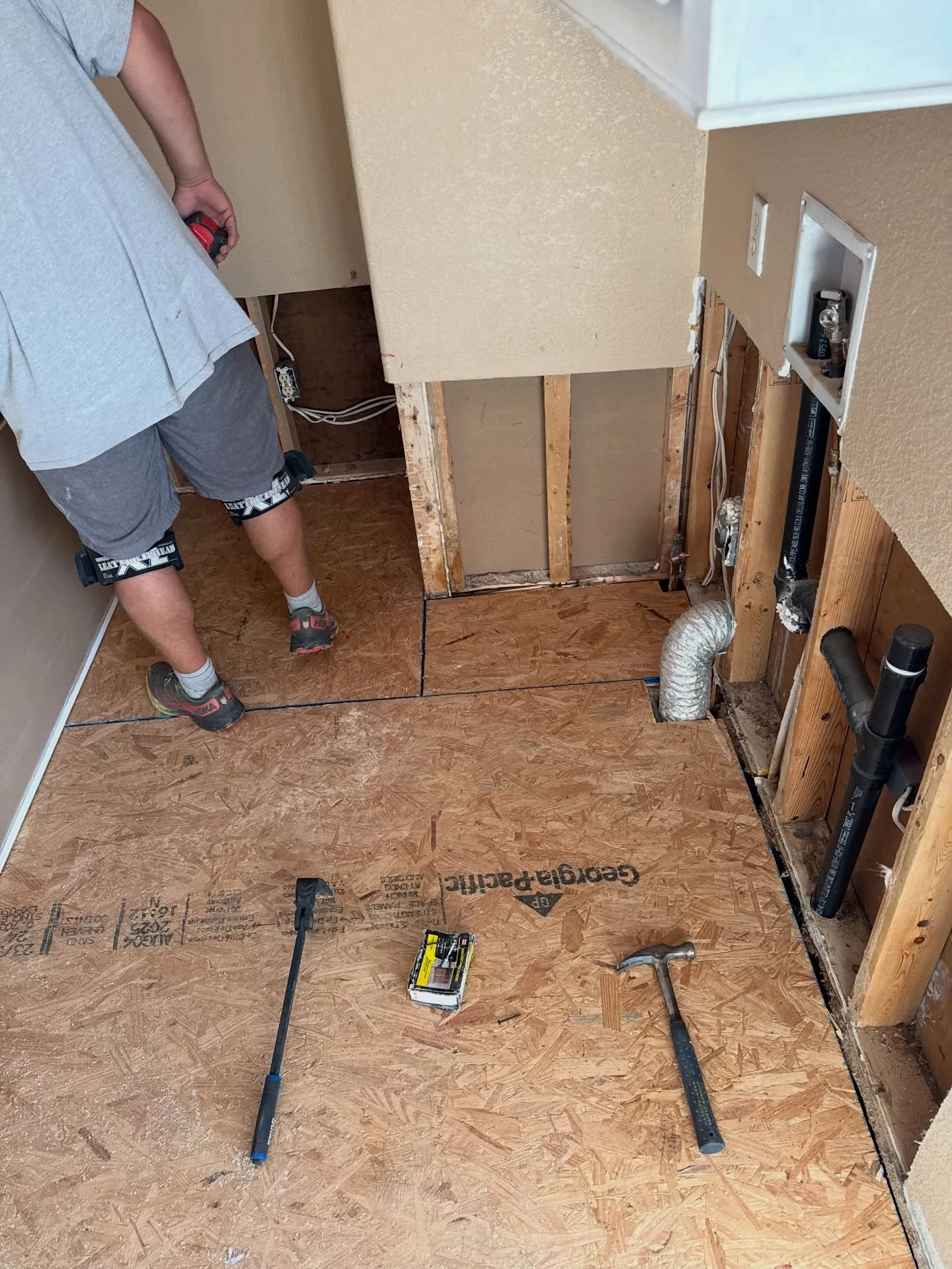 Trailer Park Trouble in Vista!  Pinhole in the inbound water line caused a big wet mess in this laundry room and restroom.  After removing the affected drywall, insulation, and flooring the area was stabilized with air movers and dehumidifiers return
