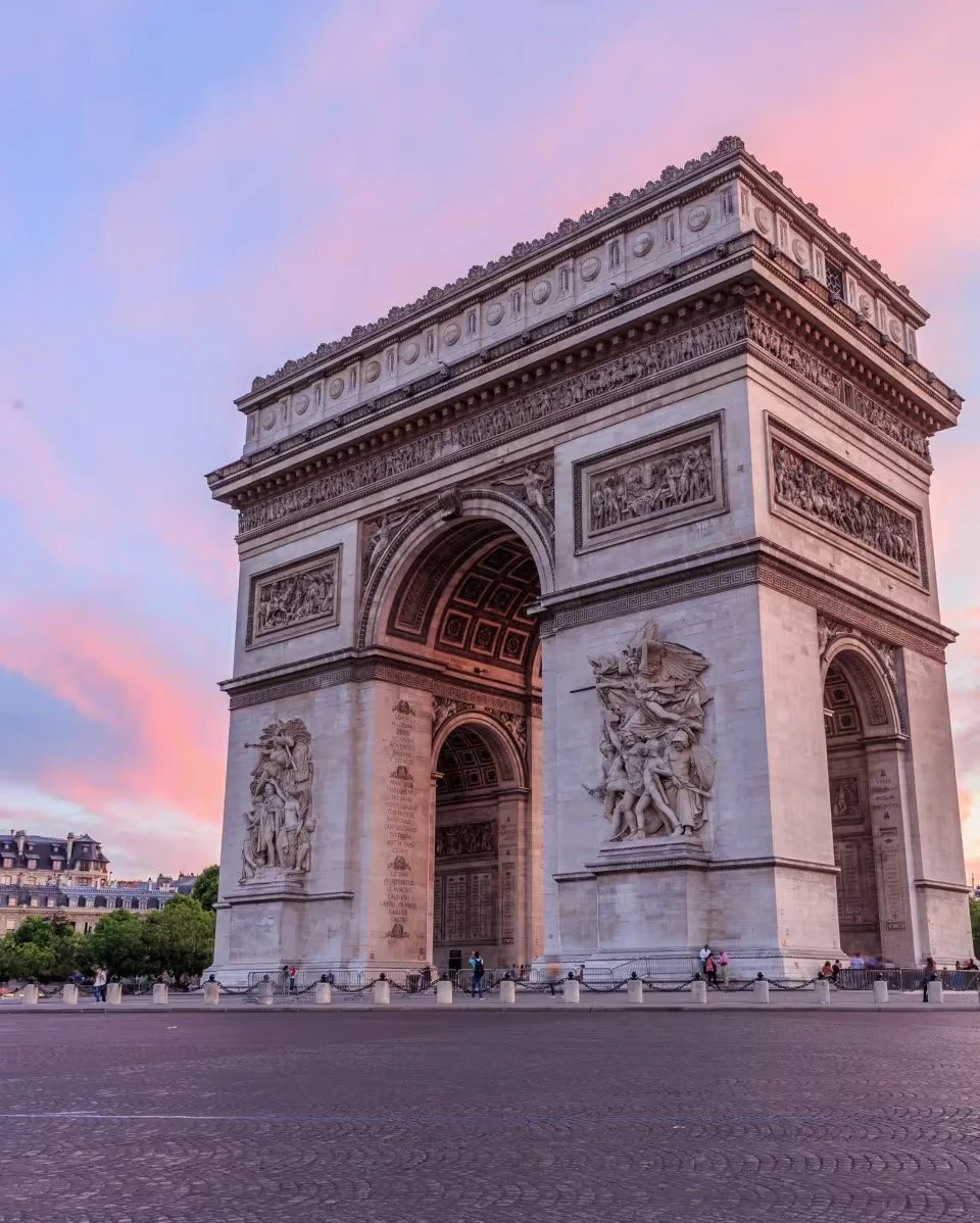 des-europe-france-paris-s-01 Large.jpeg