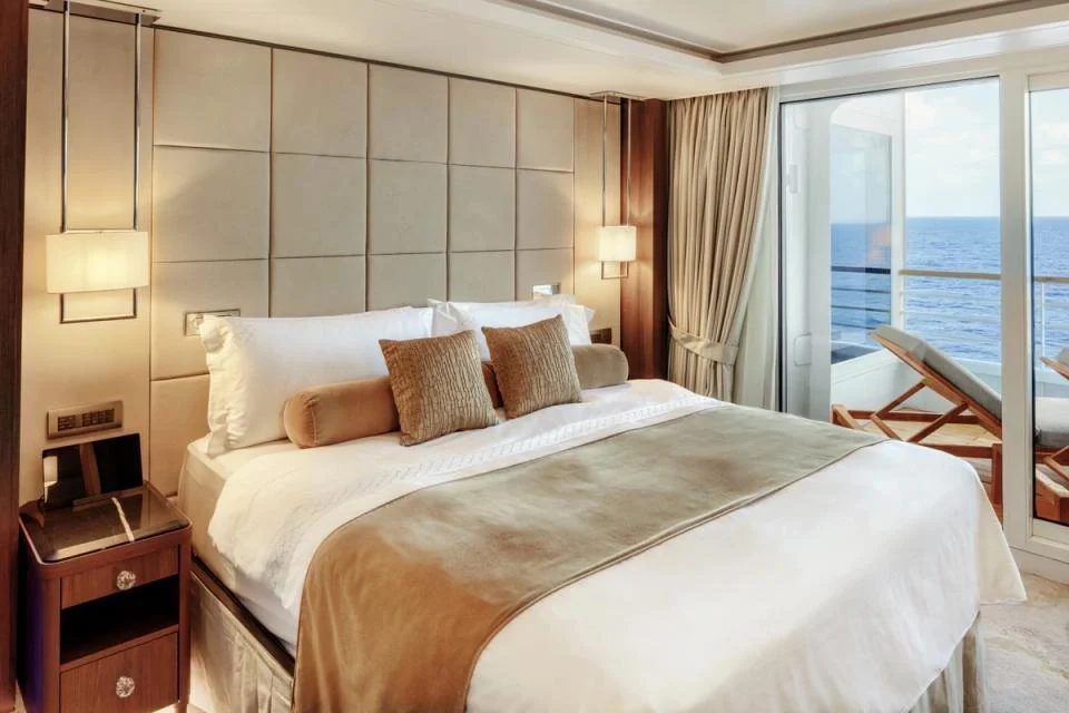 JUNIOR CRYSTAL PENTHOUSE SUITE