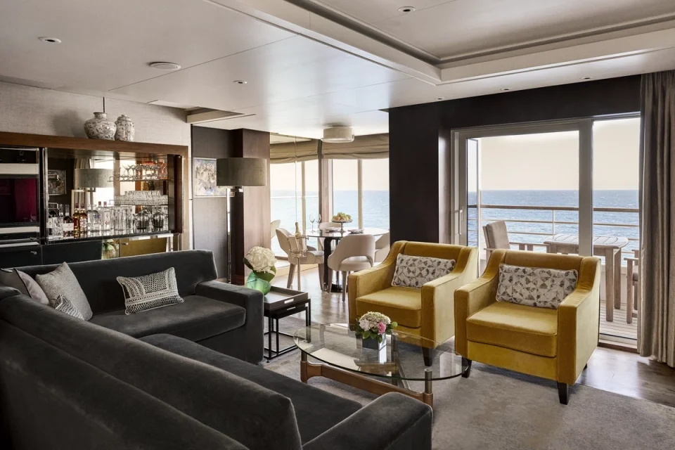 CRYSTAL PENTHOUSE SUITE