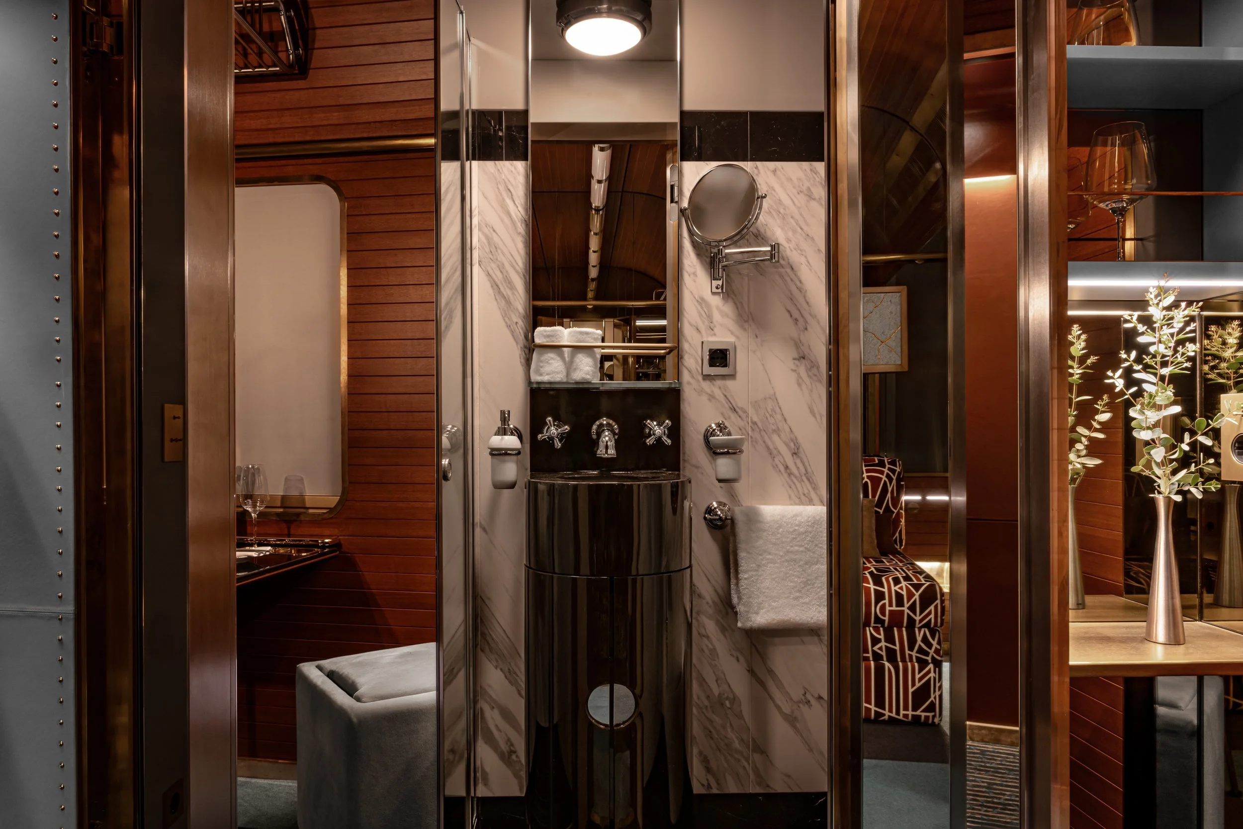 Deluxe Cabin Bathroom.jpg