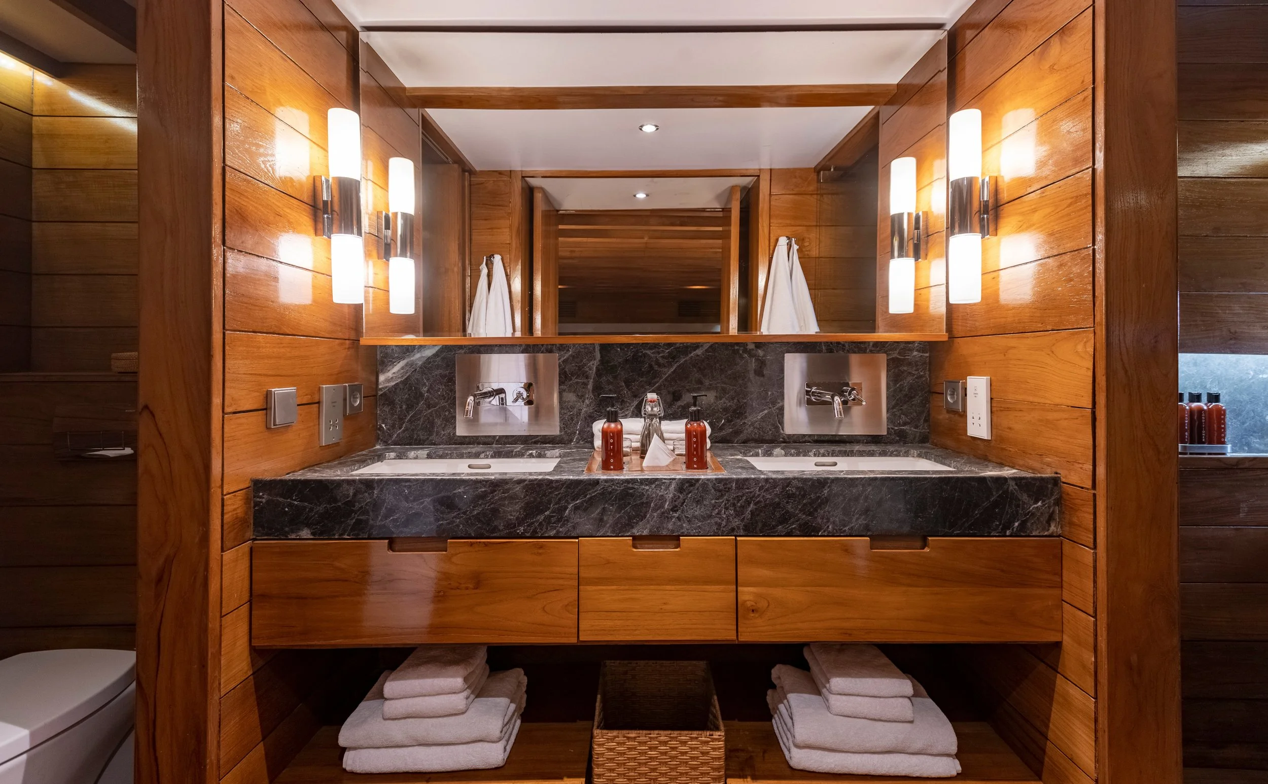 deluxe cabin bathroom.jpg