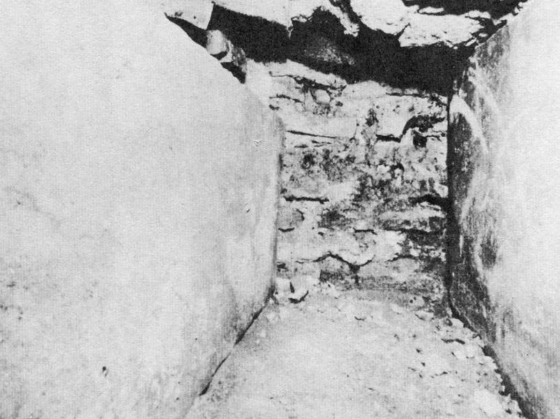 The interior of the graffiti wall niche (FSP)