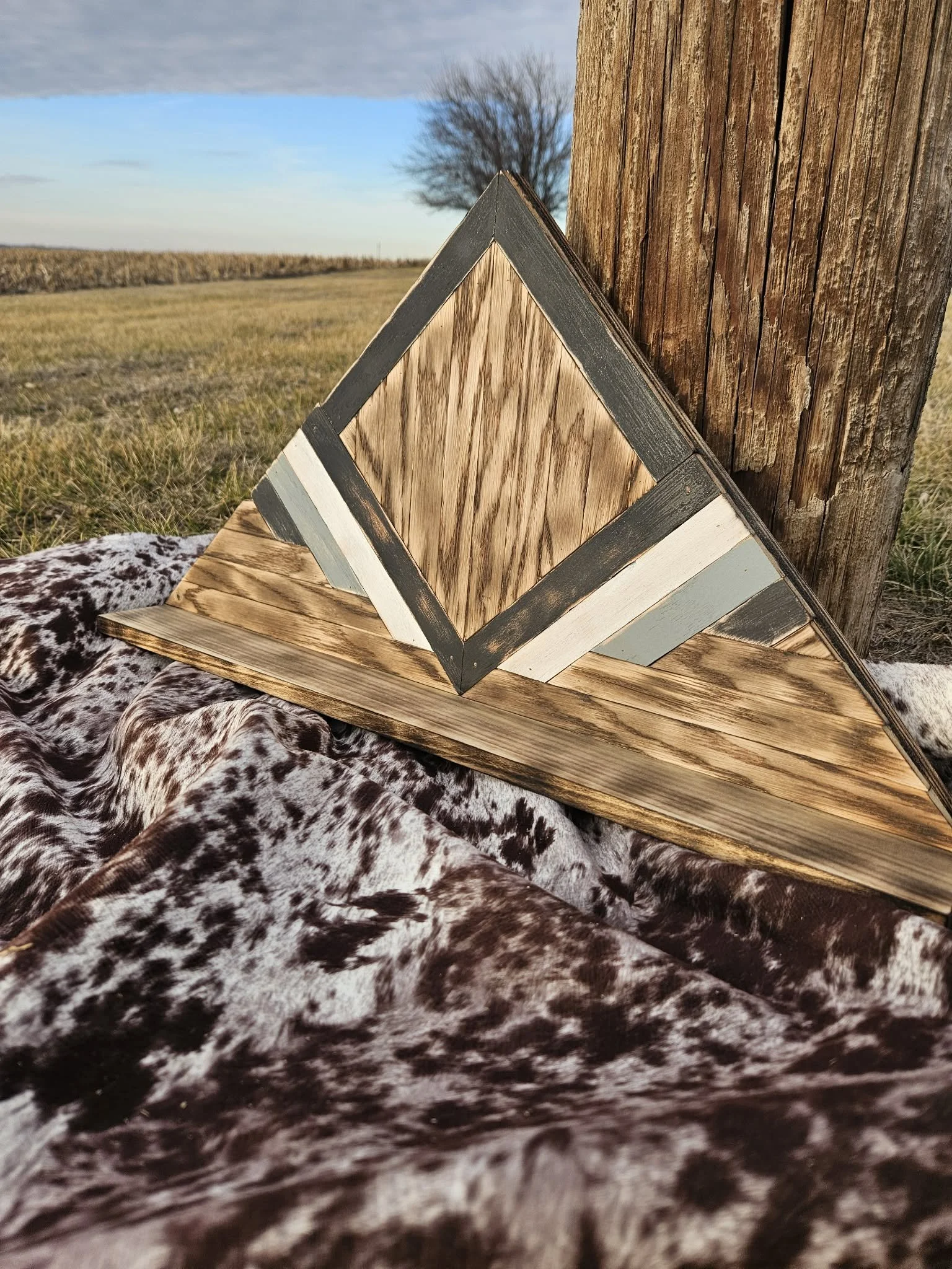 Triangle Shelf/Key Rack