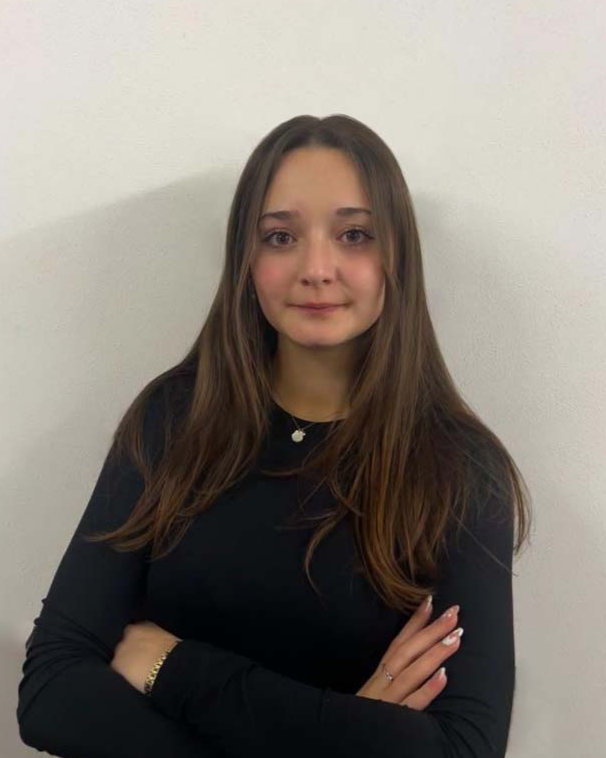 Vanessa, una segretaria dell'ufficio.