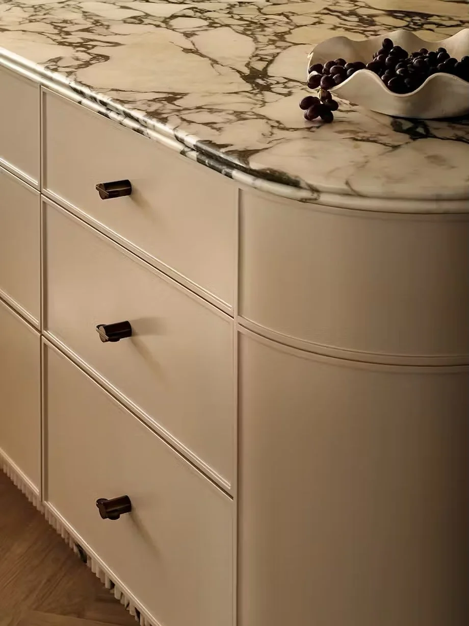 Come say hi to me at @sydneyceramicsmarket next weekend 18-19 Oct @carriageworks .

These petal bowls styled here by @kerrieann.jones will be available for purchase along with much more.

#simple #beauty