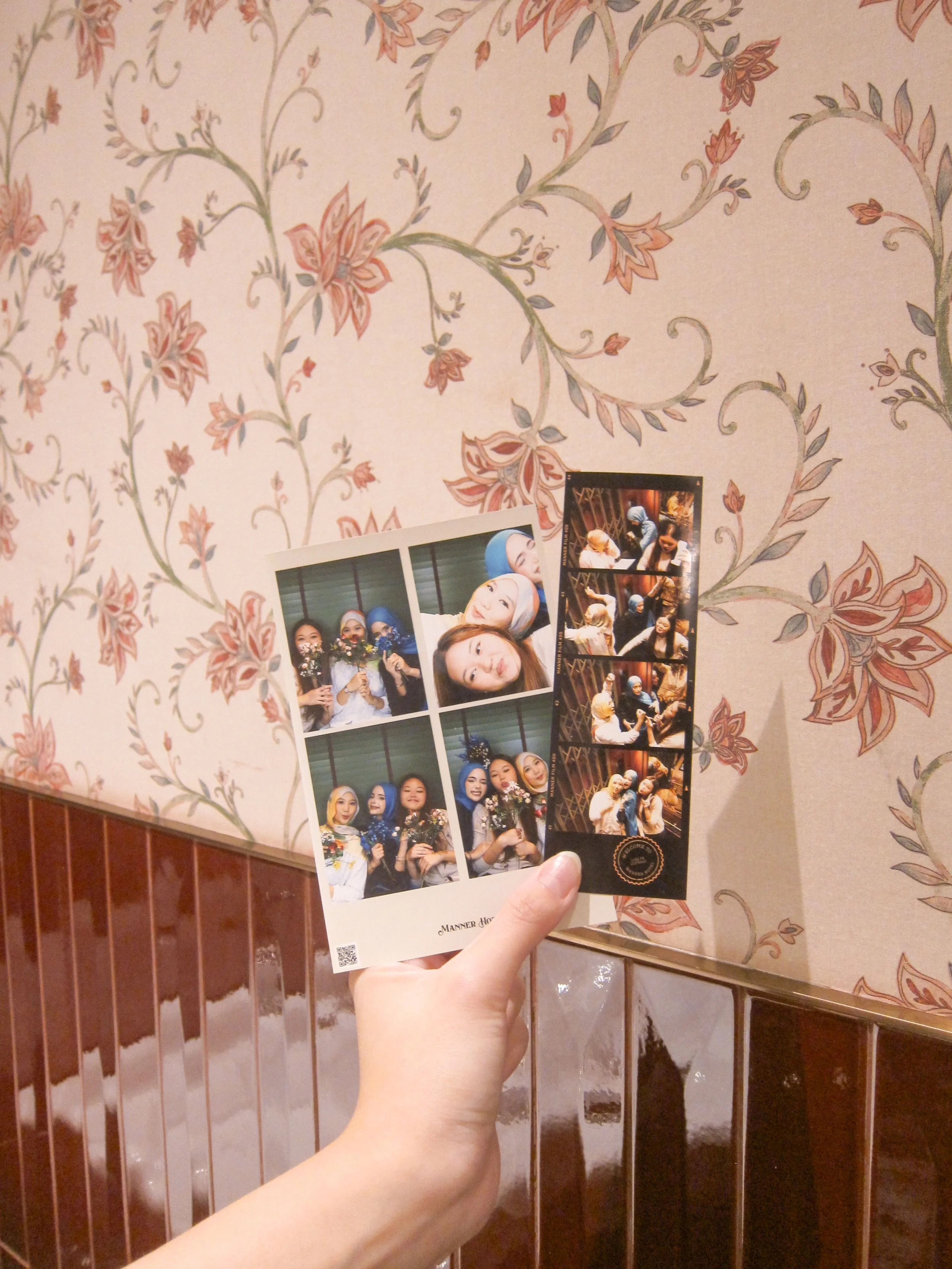 Photomanner Manner Hotel Vanity Room Lifestyle Photostrips