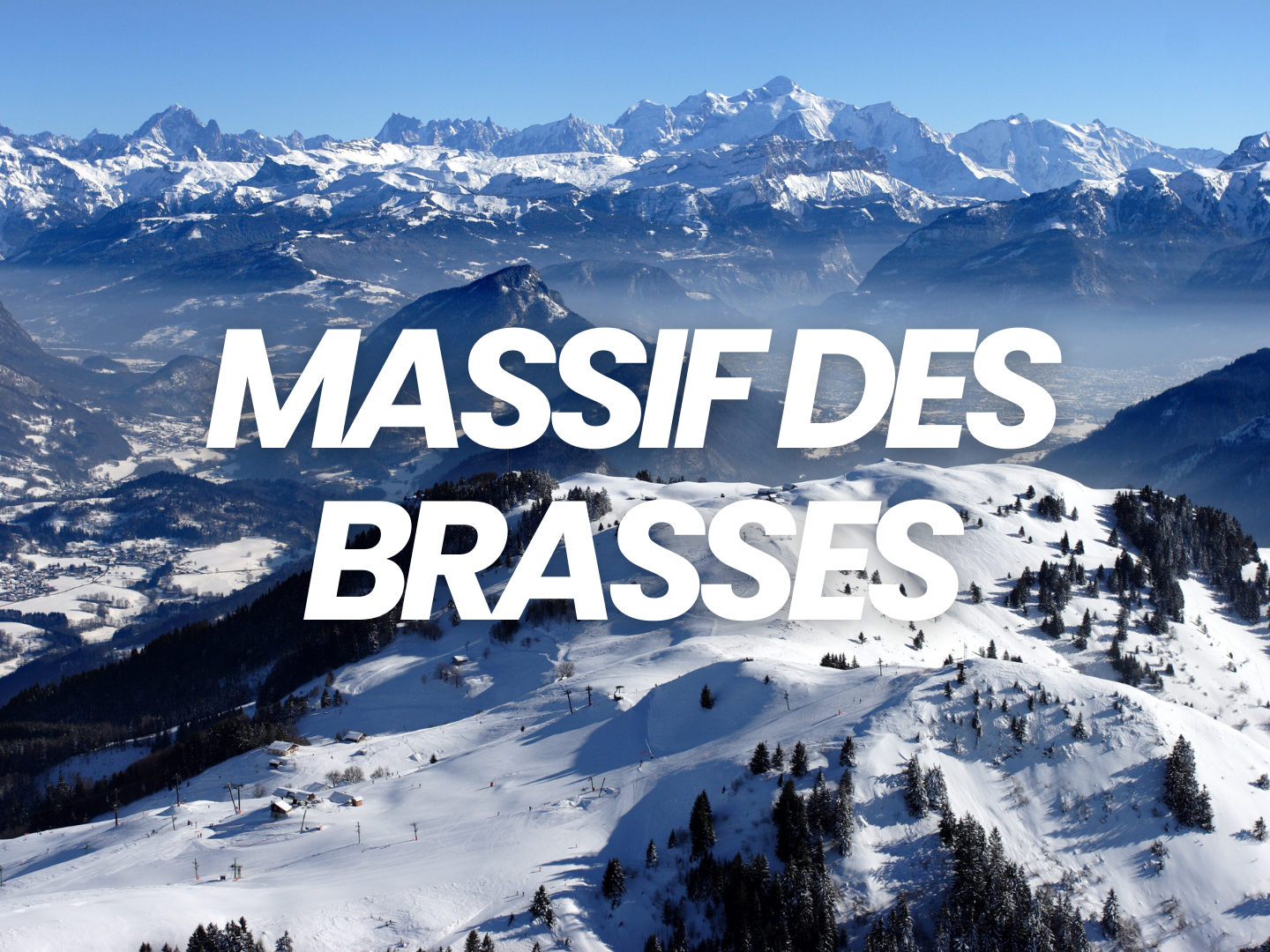 Scène enneigée de montagnes avec un ciel clair, quelques arbres et des pistes de ski dans la vallée. Texte en surimpression : "Massif des Brasses".
