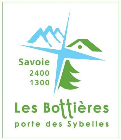 Logo avec montagnes, maison et arbre pour le secteur de la Bottières, Savoie, avec des numéros 2400 et 1300.