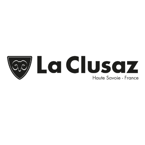 Logo de La Clusaz avec un symbole de tête de bélier et le texte 'La Clusaz Haute Savoie - France'.
