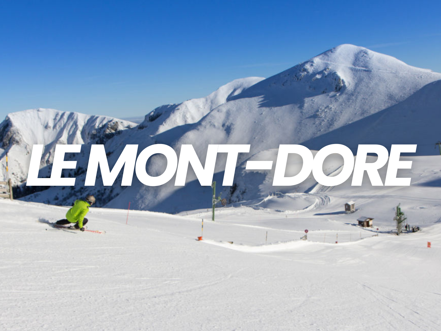 Paysage de montagne enneigée avec skieur en train de skier, sous un ciel bleu, avec le texte 'LÉMONT-DORÉ' en superposition.