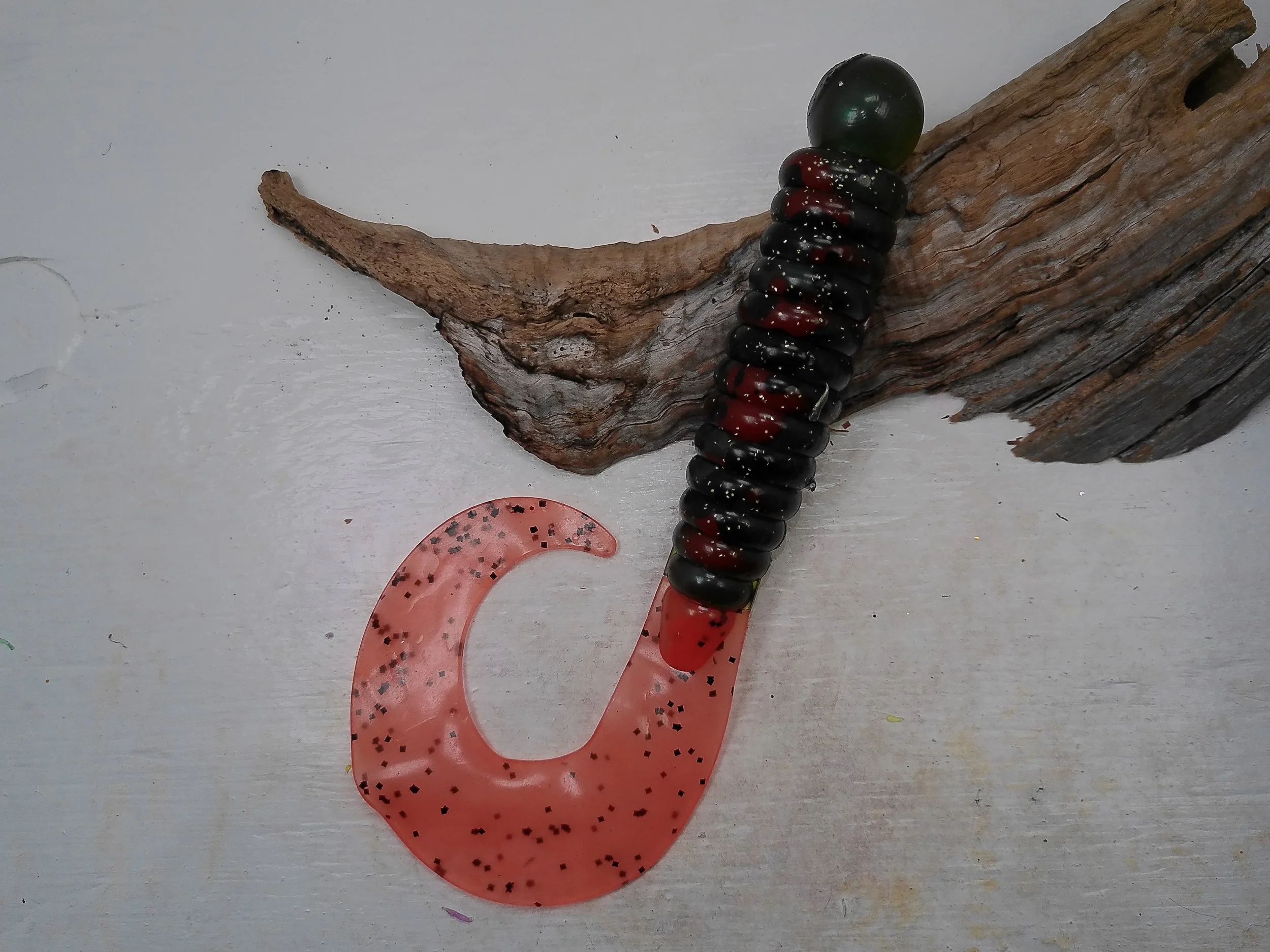 curly-tail-grub-fishing-lure-green-glitter-body-orange-tail-alternate-view