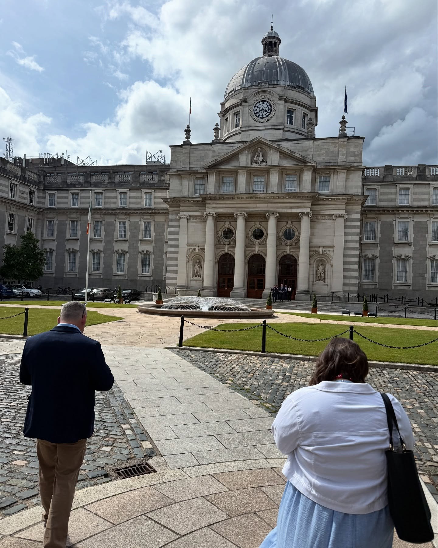 Great to meet An T&aacute;naiste with other Wexford Councillors in Government Buildings yesterday.

While government is doing things well, I specifically raised the need for people to feel their taxes at work on a daily basis:

🛣️ We need a fund for