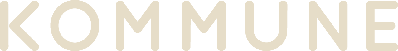 Close-up of the word 'KOMMUNE' in beige letters on a black background.