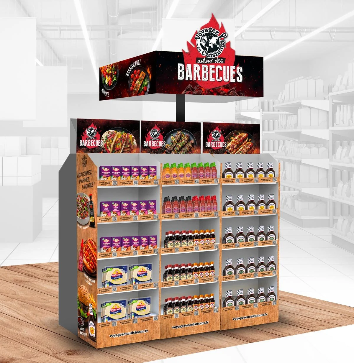 Affichage promotionnel avec des produits pour barbecue, comprenant des marinades, sauces et épices, avec une bannière indiquant "Voyagez en cuisinant autour des barbecues".