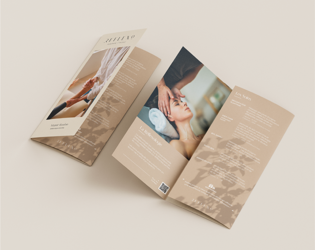 Une brochure beige présentant des soins de bien-être, avec une image d'une femme recevant un massage facial dans un spa.