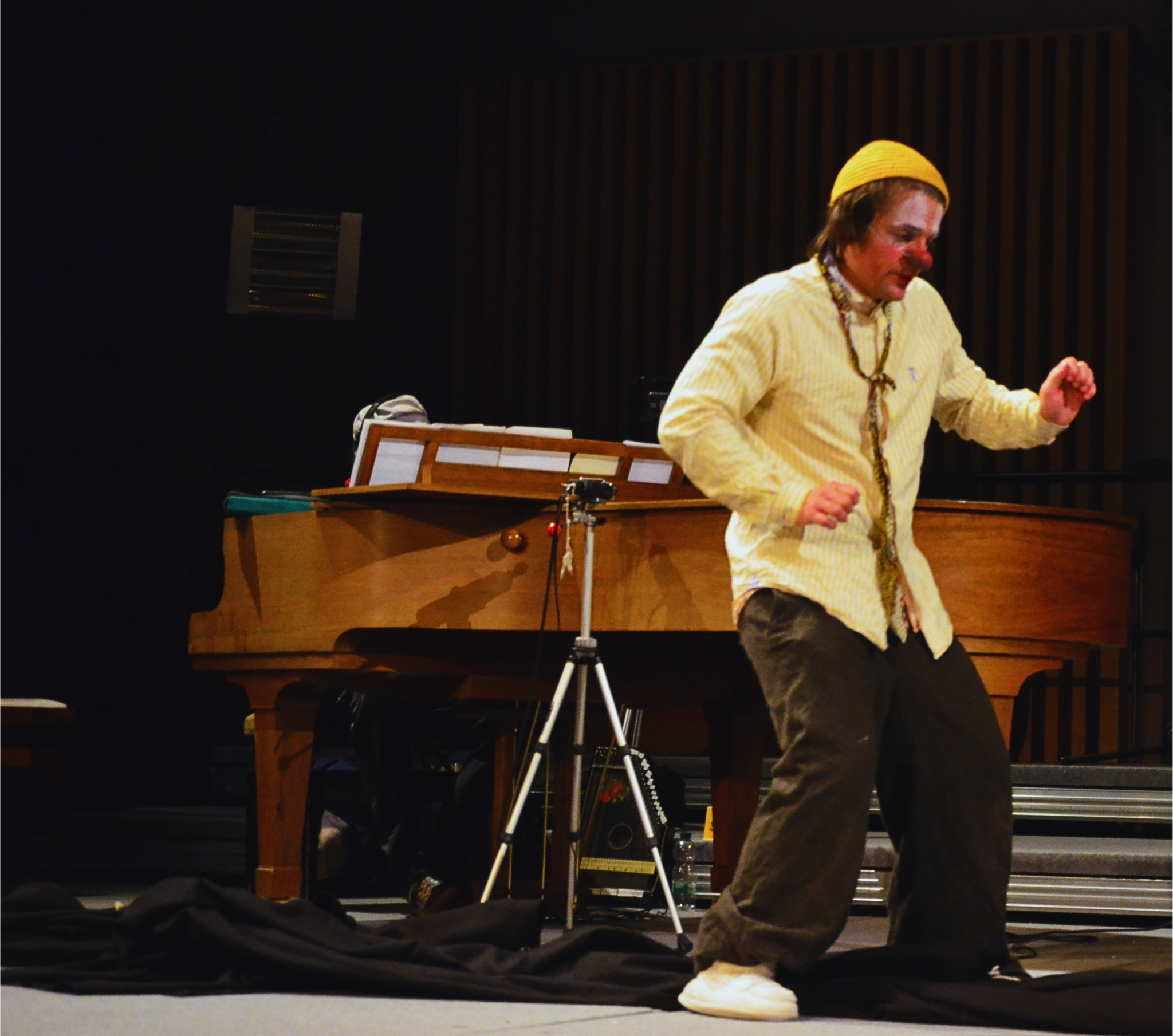 CLOWN & PIANO