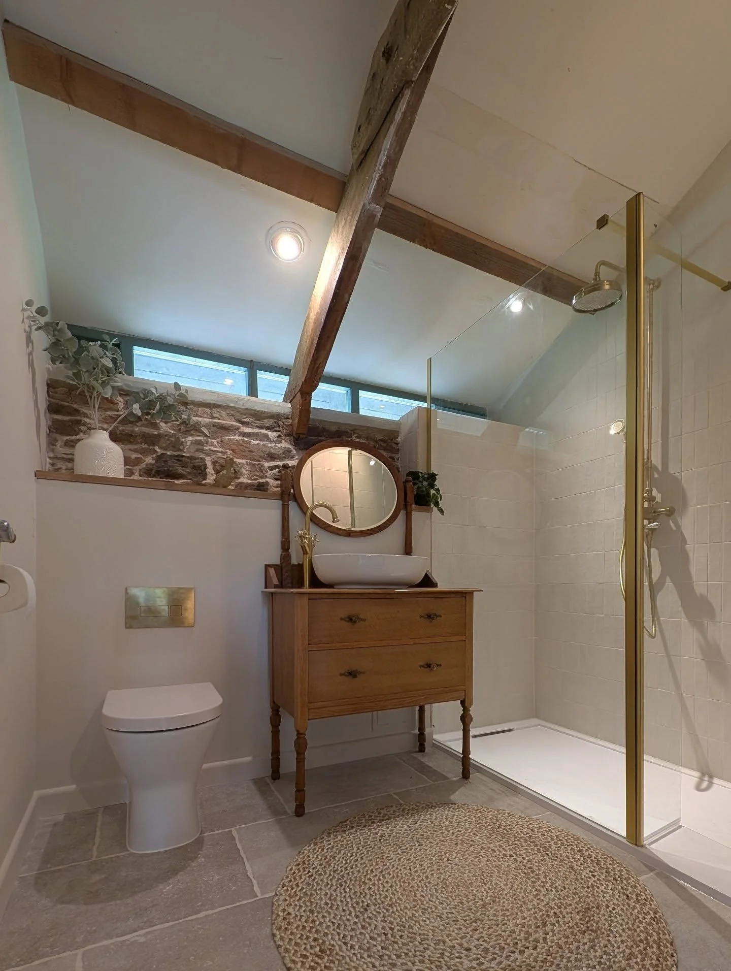 Still loving this ensuite 🖤🖤
.
.
.
#ensuite #diy #bathroom #bathroominspo #bathroomdesign #ensuitebathroom #repurposed #shower #brixham #holidaylet #holidaycottage #holidaycottageuk #torbay #englishriviera #theenglishriviera #fypppppppppppppppppppp