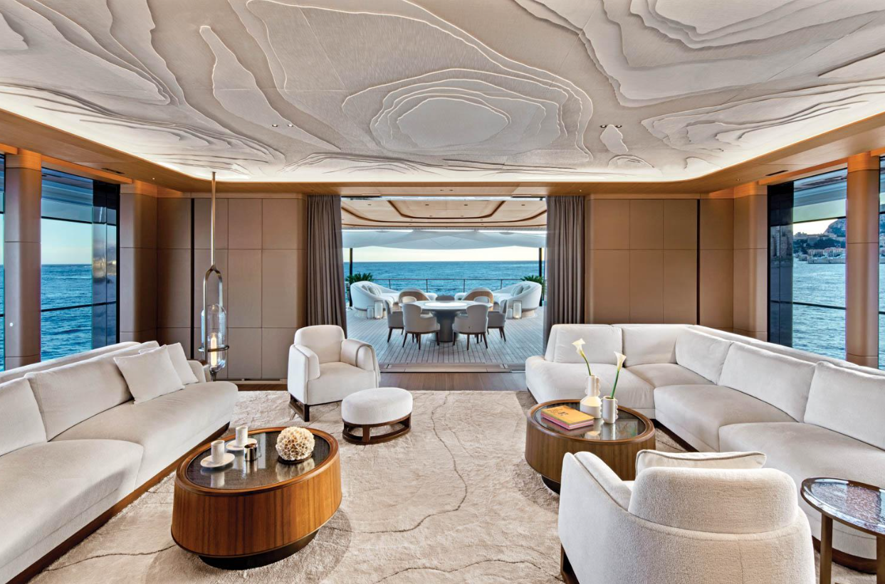 Salon intérieur d'un yacht de luxe