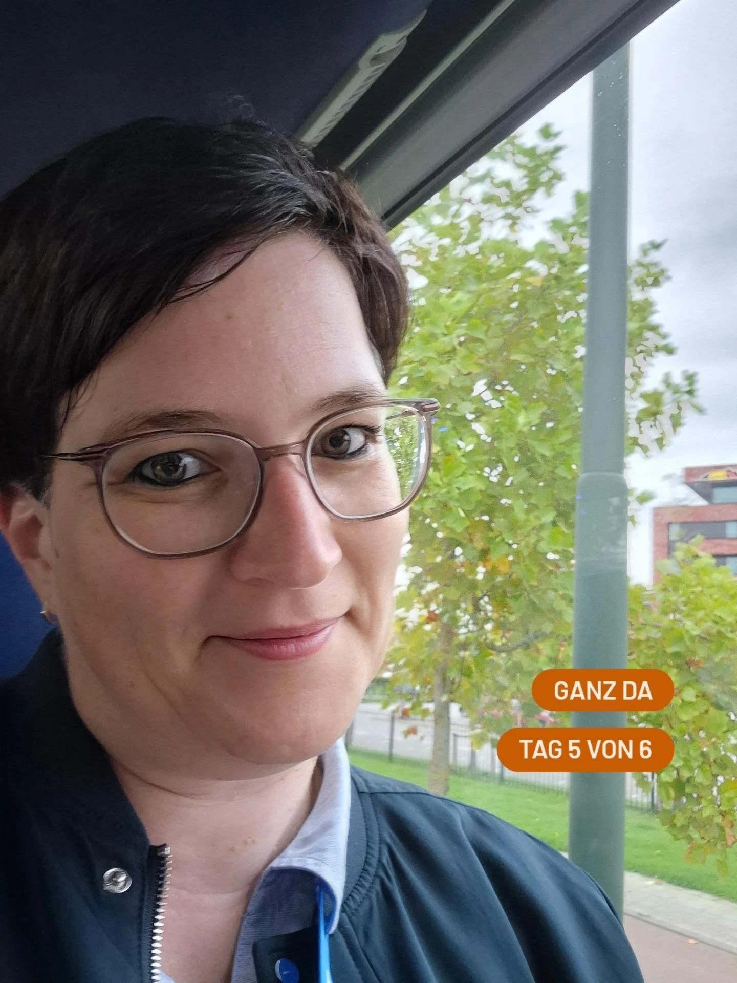 Ganz da.
Tag 5 von 6

Fr&uuml;her waren solche Tage eher Pflichtprogramm.

Ich f&uuml;hlte mich nicht wohl mit vielen Menschen, 
die ich nicht kannte. Dazu in einer Sprache, in der ich mich verst&auml;ndigen, aber nicht ausdr&uuml;cken kann.

Heute h