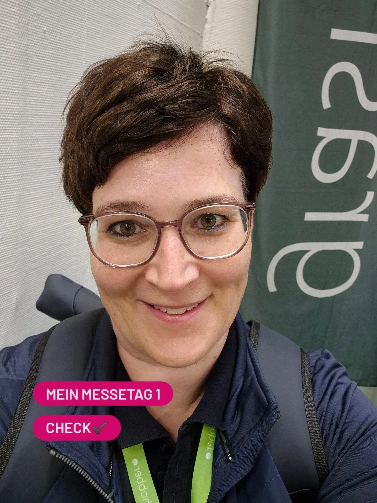 Mein erster Messetag ✔️

Ich ging heute die gleichen Wege.
War an den gleichen Orten.

In Erinnerung an die Tanja, 
die vor zwei Jahren hier war.

Heute war da Pr&auml;senz.
Heute war es innen ruhig.
Heute war ein sch&ouml;ner Tag.

#hierinpr&auml;se