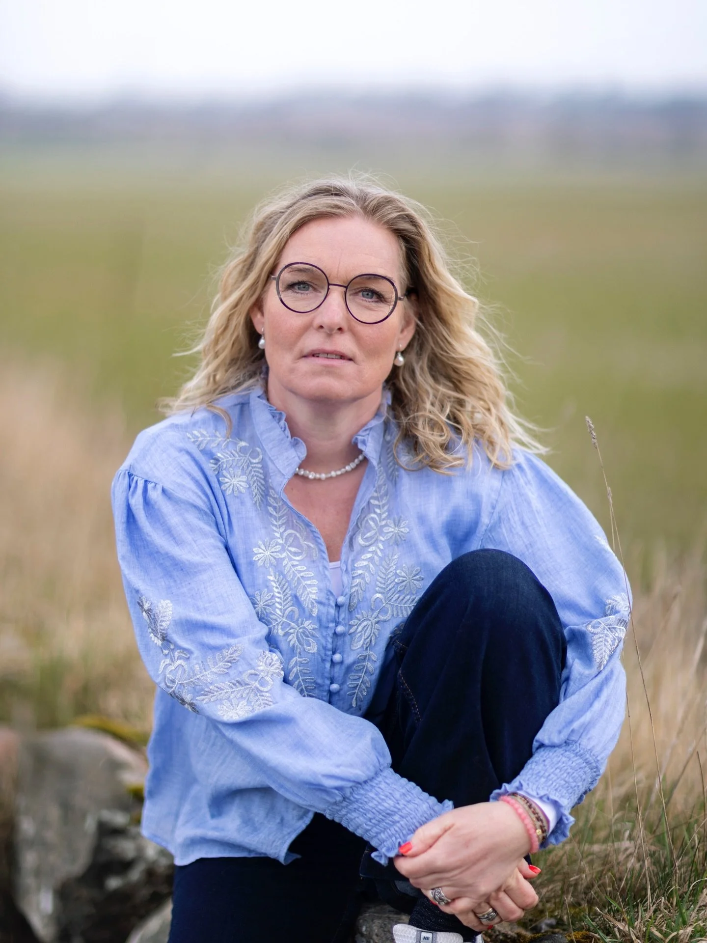 N&aring;r du har ansvar i forhold til et andet menneske i sygdom eller krise, st&aring;r du i en rolle, hvor du ofte er den, der holder sammen p&aring; det hele.

Det rejser et enkelt, men afg&oslash;rende sp&oslash;rgsm&aring;l:

Hvem holder dig, me