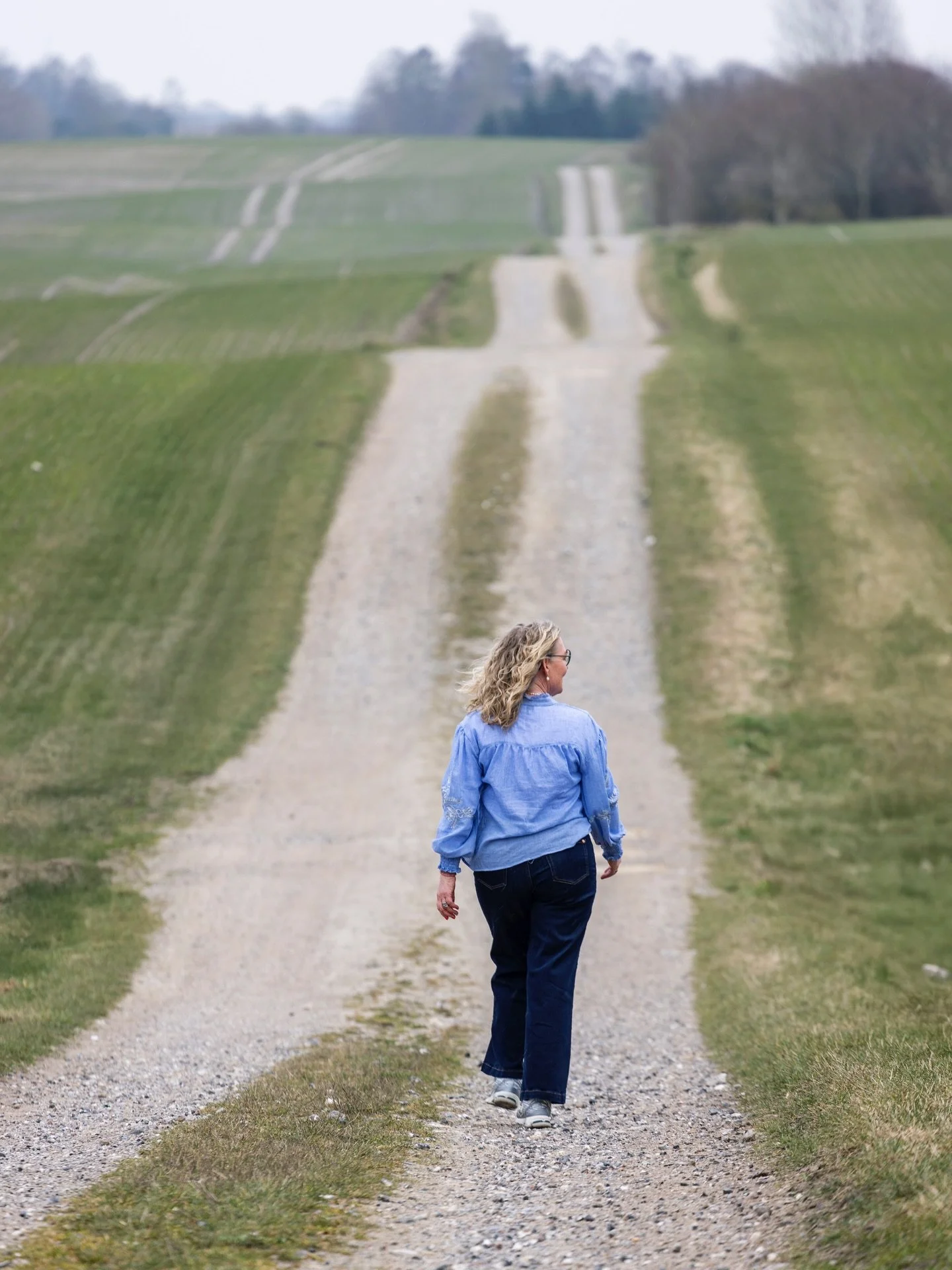 Det handler ikke om at v&aelig;lge mellem livsflimmer og livsglimmer.
Det handler om at kunne rumme begge dele &ndash; p&aring; samme tid.

Men hvis du vil finde ud af, hvad der faktisk n&aelig;rer dig lige nu, begynder det &eacute;t sted:

med overb