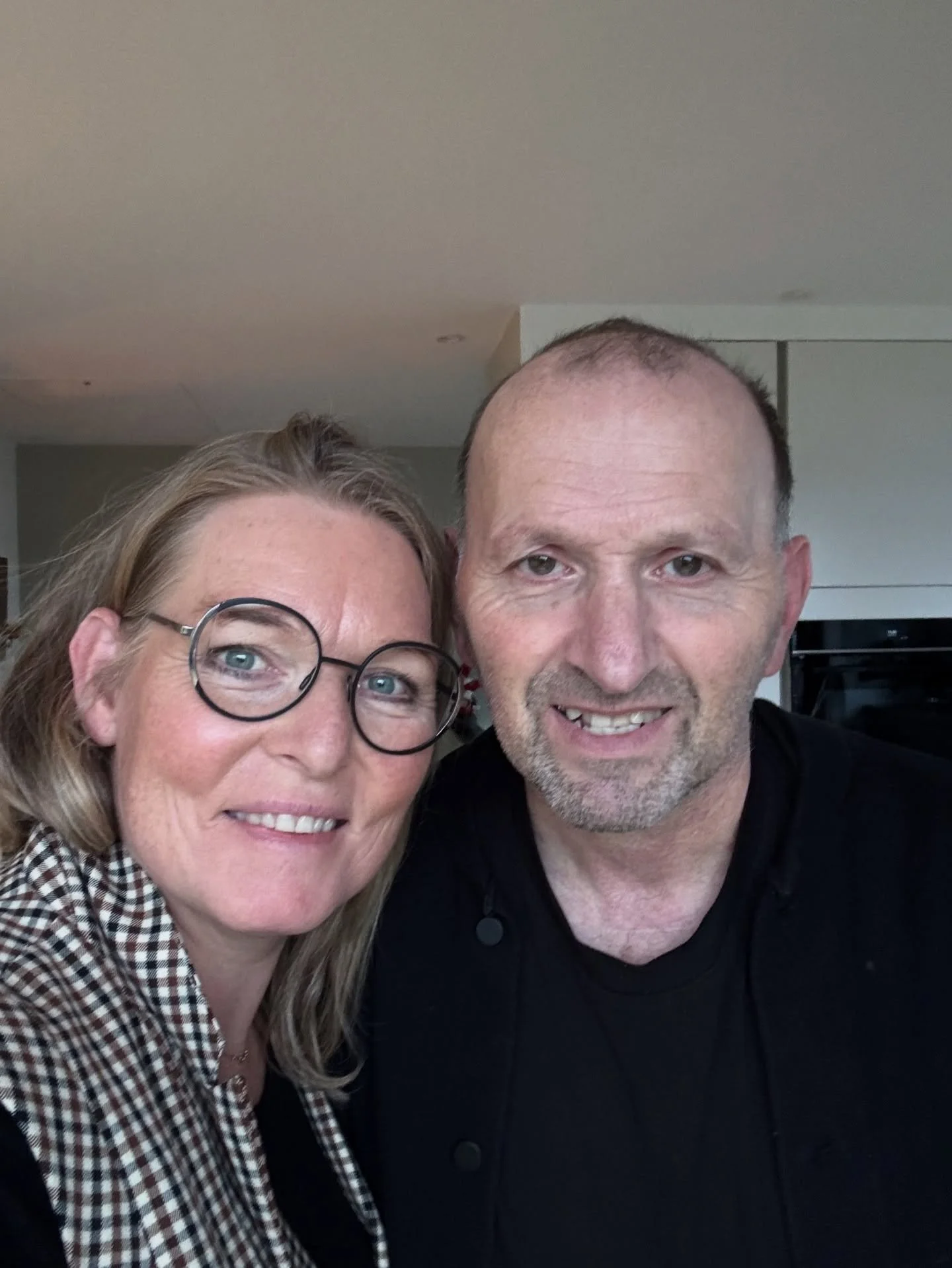 Demens&hellip;&hellip;

Den forbandede, modbydelige, forf&aelig;rdelige, skr&aelig;kkelige lortesygdom, der f&aring;r mennesker til at forsvinde, s&aring; man mister dem, f&oslash;r de d&oslash;r.
Sygdommen som, if&oslash;lge mange, bare er den enest