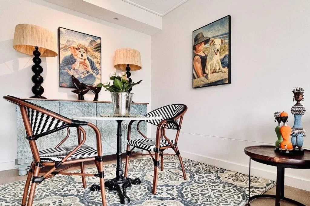 Cafe style dining area and art - Whale Walk Apartment