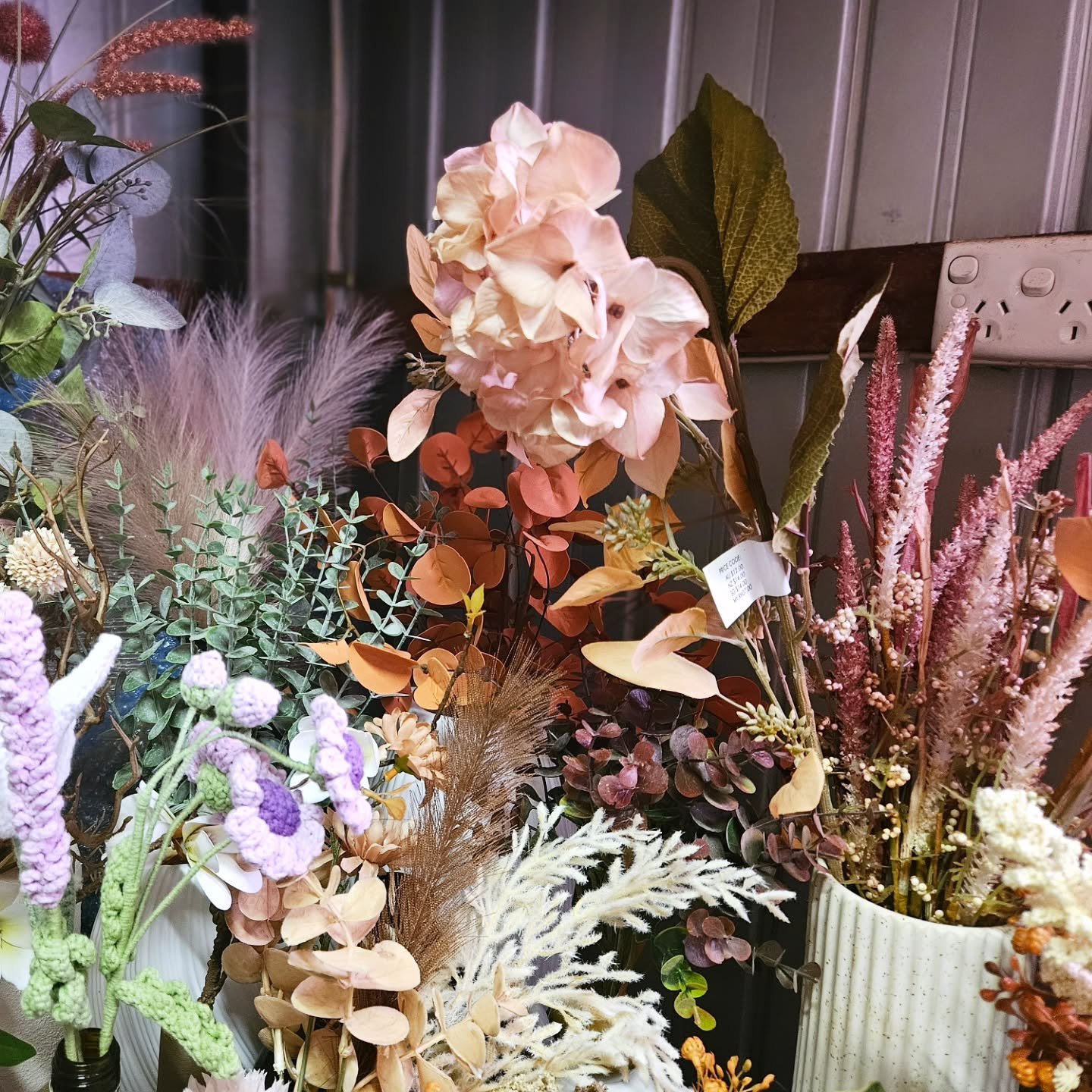 Sneak Peak 👀
Soft textures, organic shapes and styling items ready for their moment. 
#keystaging #homestagingadelaide #homestagingtips #decore #homestyle