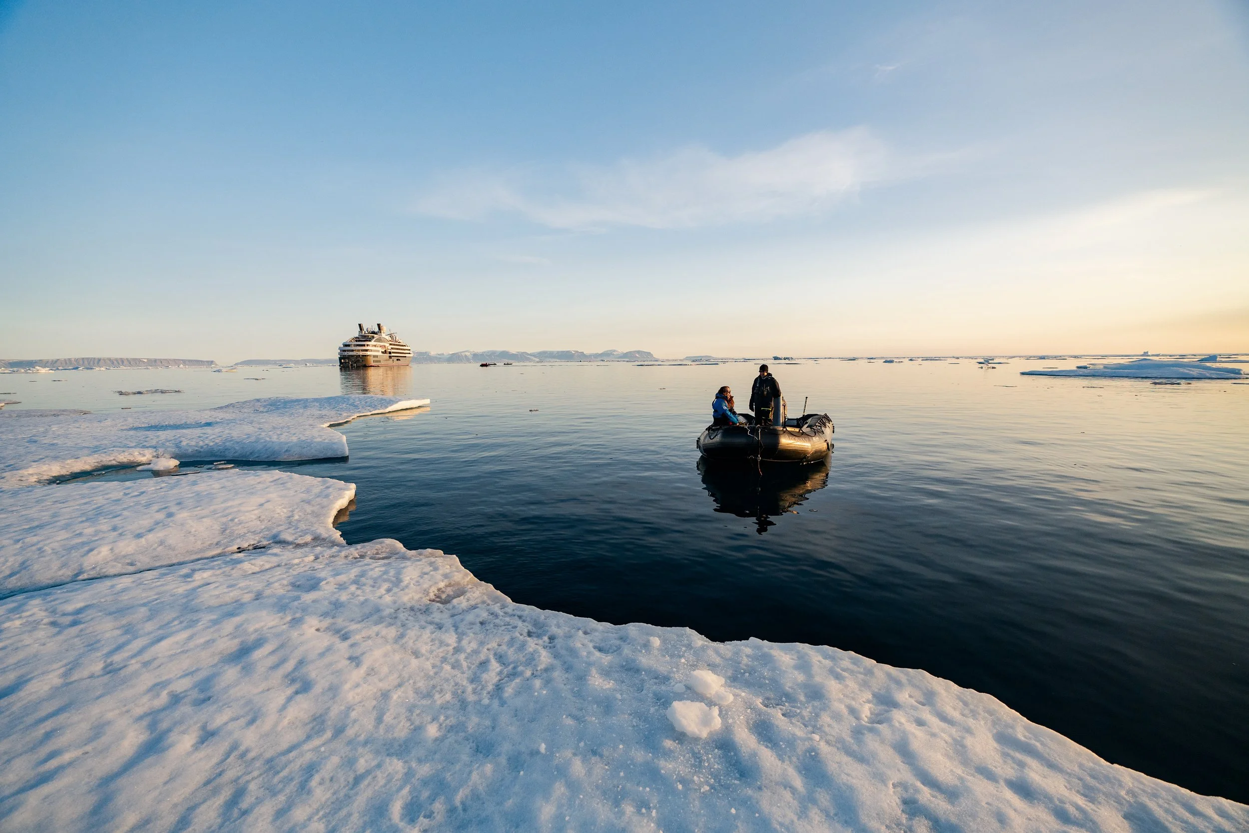 N°34_AU100823_Thule-Region_Expedition-Guides©PONANT-Marvin Kuhr-.jpg