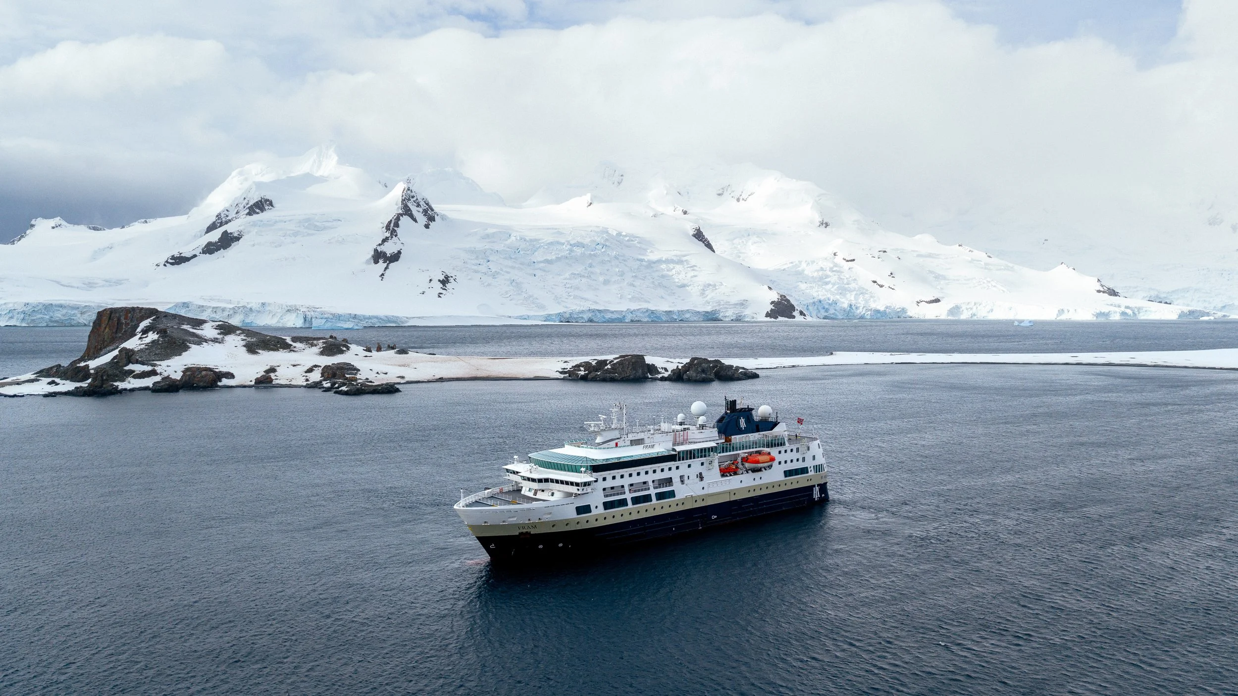 2025_HX_Antarctica_Content_Marvin Kuhr_01.jpg