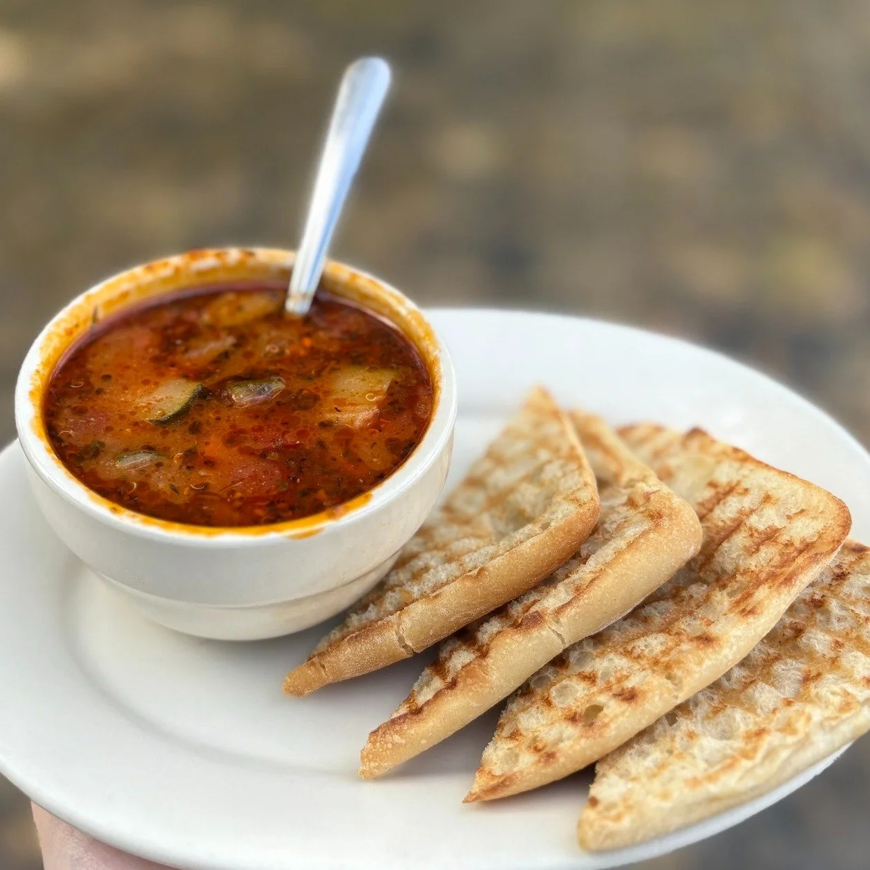 Manna&rsquo;s Lunch Specials for Tuesday, February 17th!

Entrees
Pineapple Fish Tacos (GF)  12
(pineapple salsa, purple cabbage &amp; avocado crema)
Chicken Broccoli Rice Casserole 11
Kale Pesto Tofu Sandwich (V) 11

Sides
Kale Salad, Sesame Slaw, S